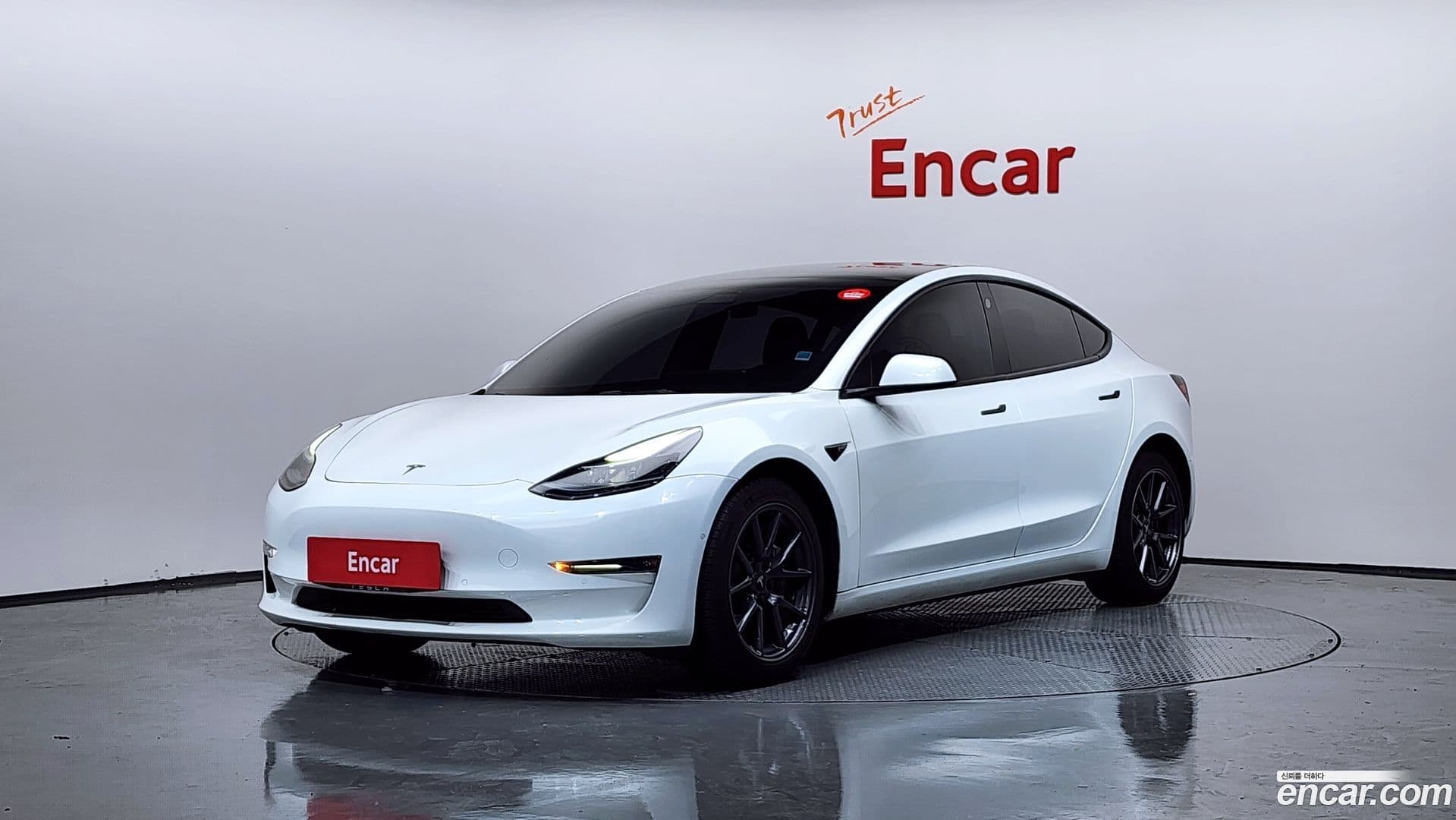 Main__Slider__Photo:Model 3 Tesla 2022.2-0