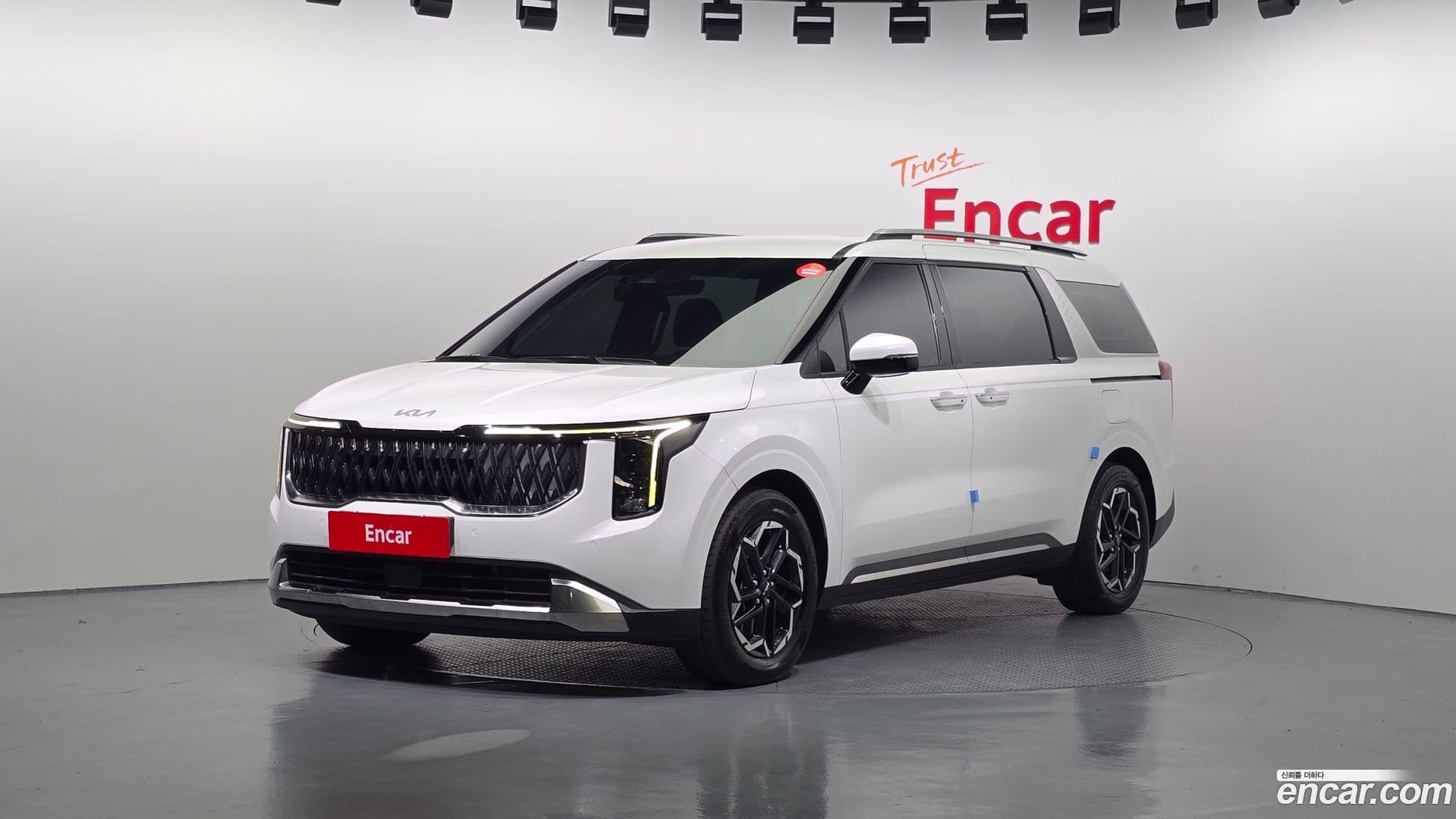 Main__Slider__Photo:Canival Kia 2024.9-0