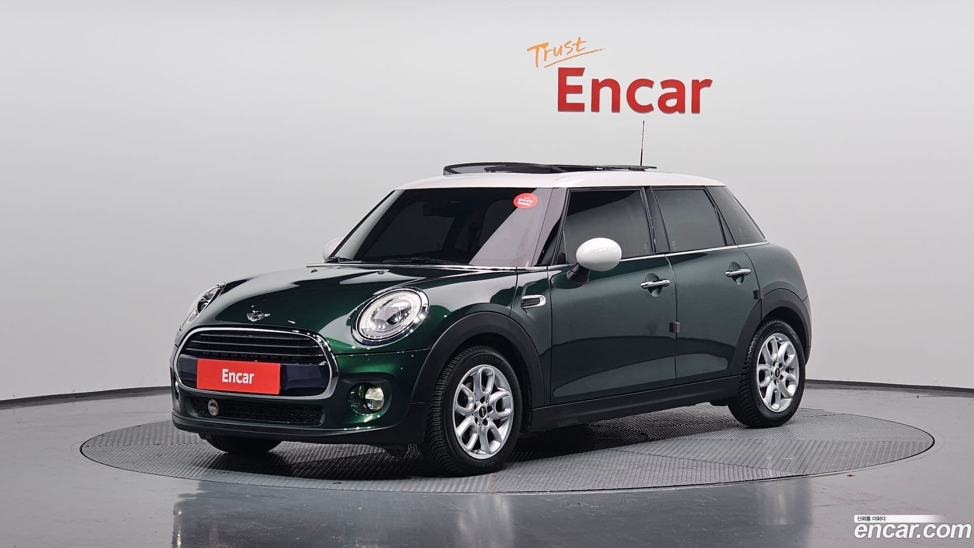 Main__Slider__Photo:Cooper Mini 2017.8-0