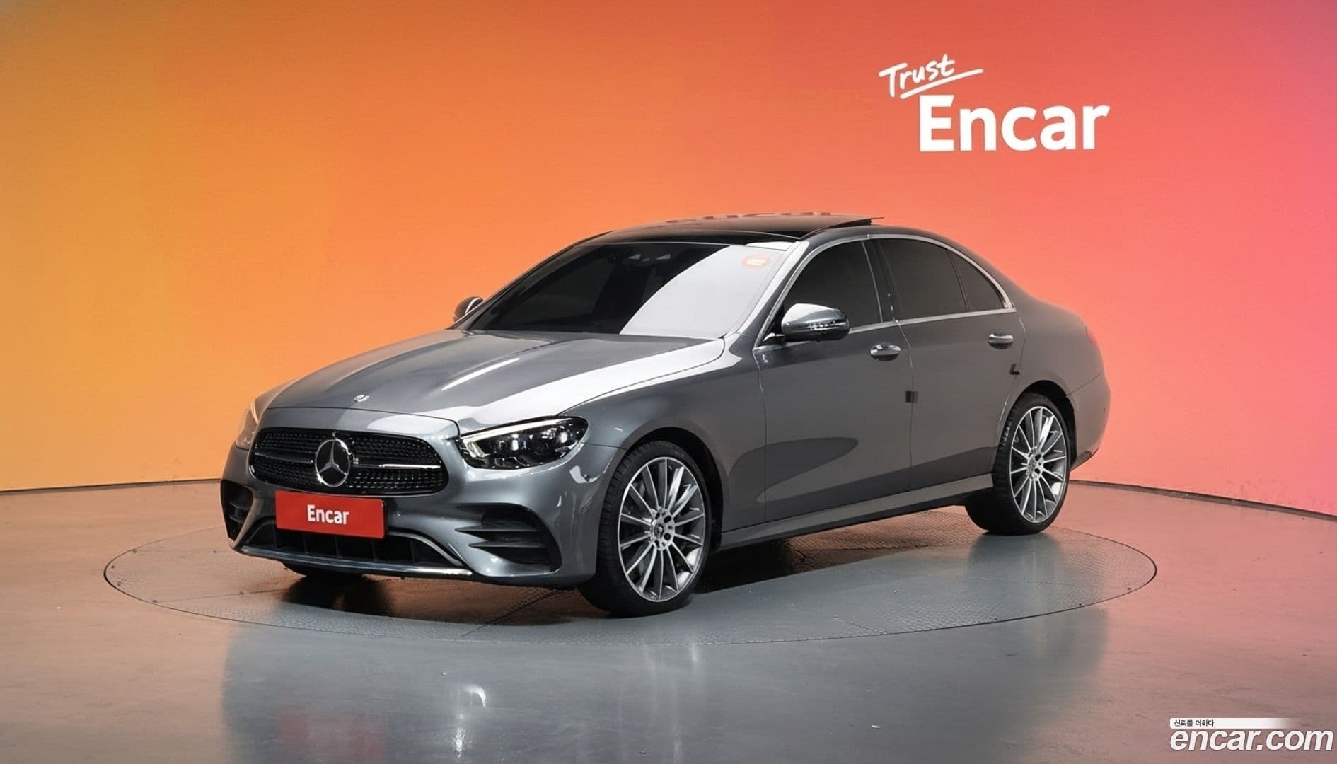 Main__Slider__Photo:E-Class Mercedes-Benz 2020.10-0