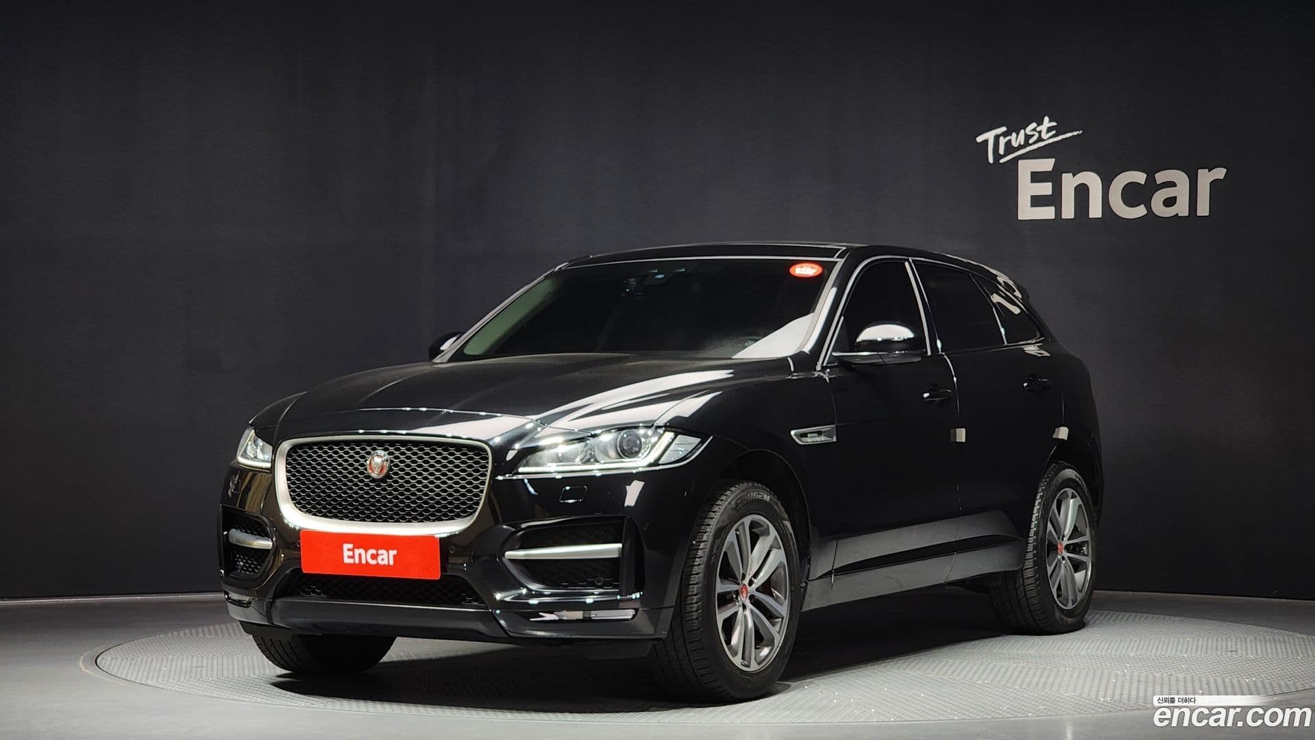 Main__Slider__Photo:F-PACE Jaguar 2017.6-0