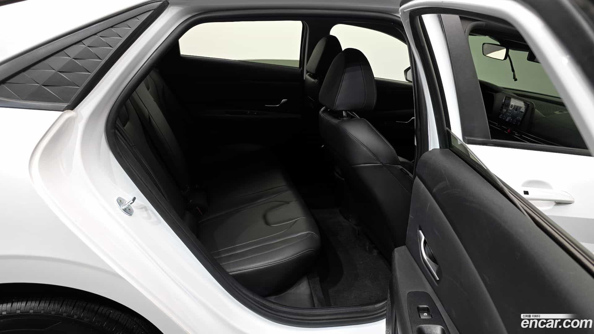 AVANTE Hyundai 2021.8-OPTION-16