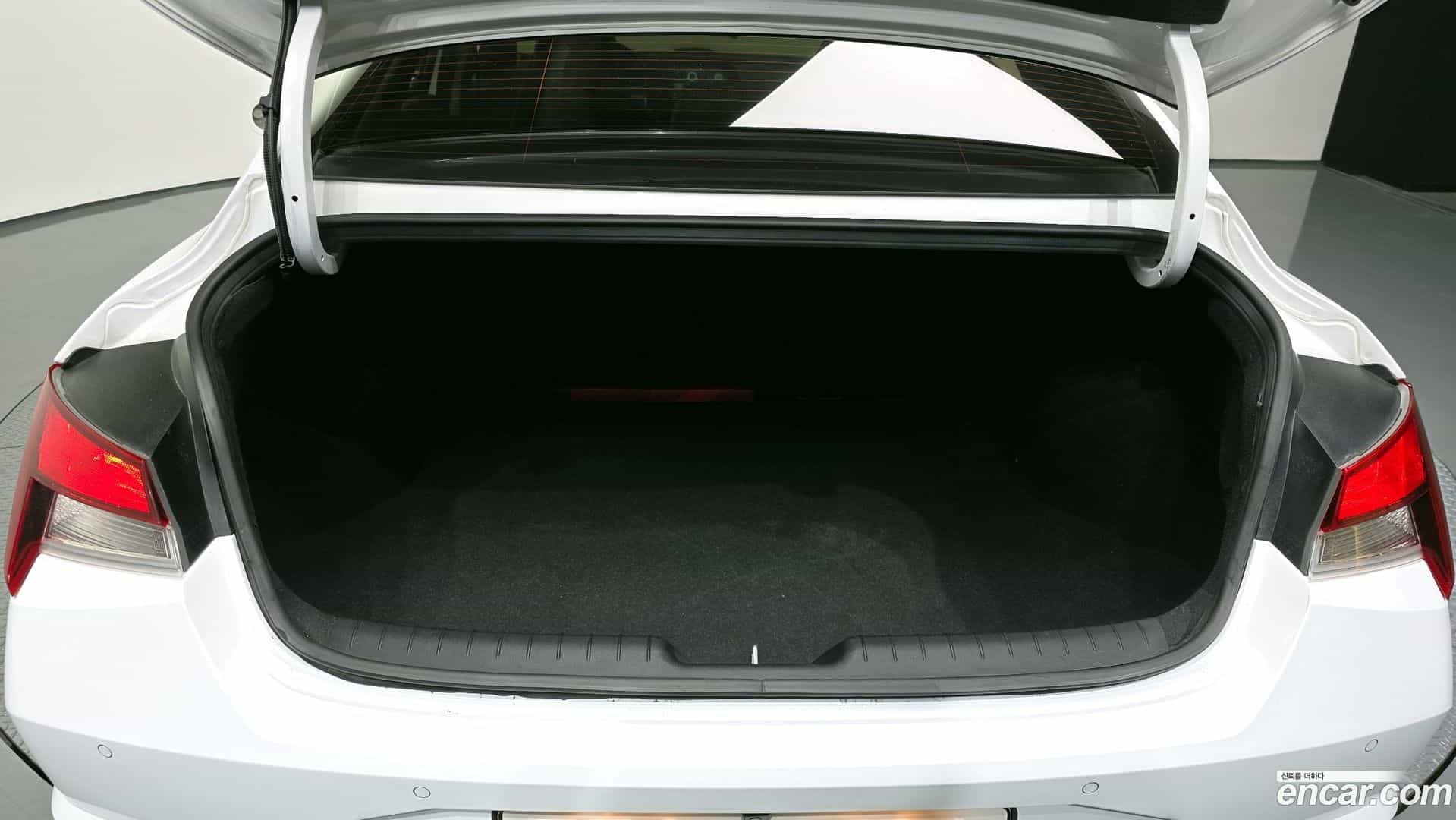 AVANTE Hyundai 2021.8-OPTION-24