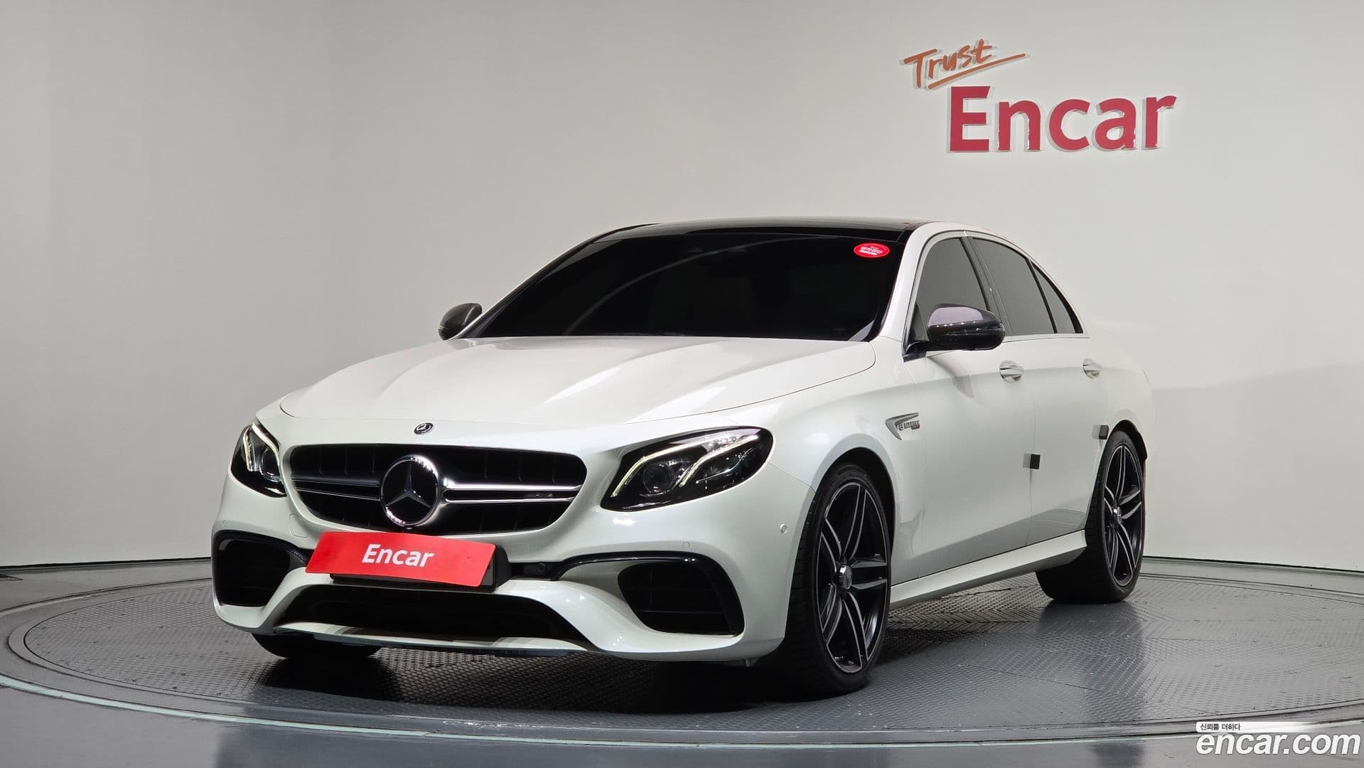 Main__Slider__Photo:E-Class Mercedes-Benz 2018.9-0