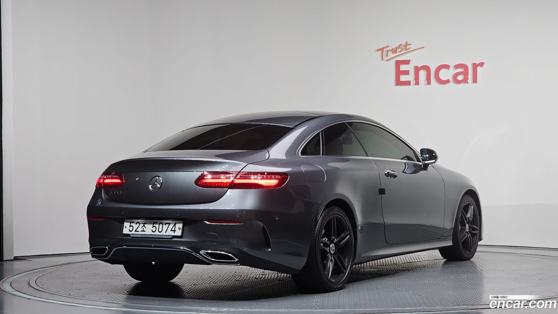 Main__Slider__Photo:E-Class Mercedes-Benz 2019.0-0
