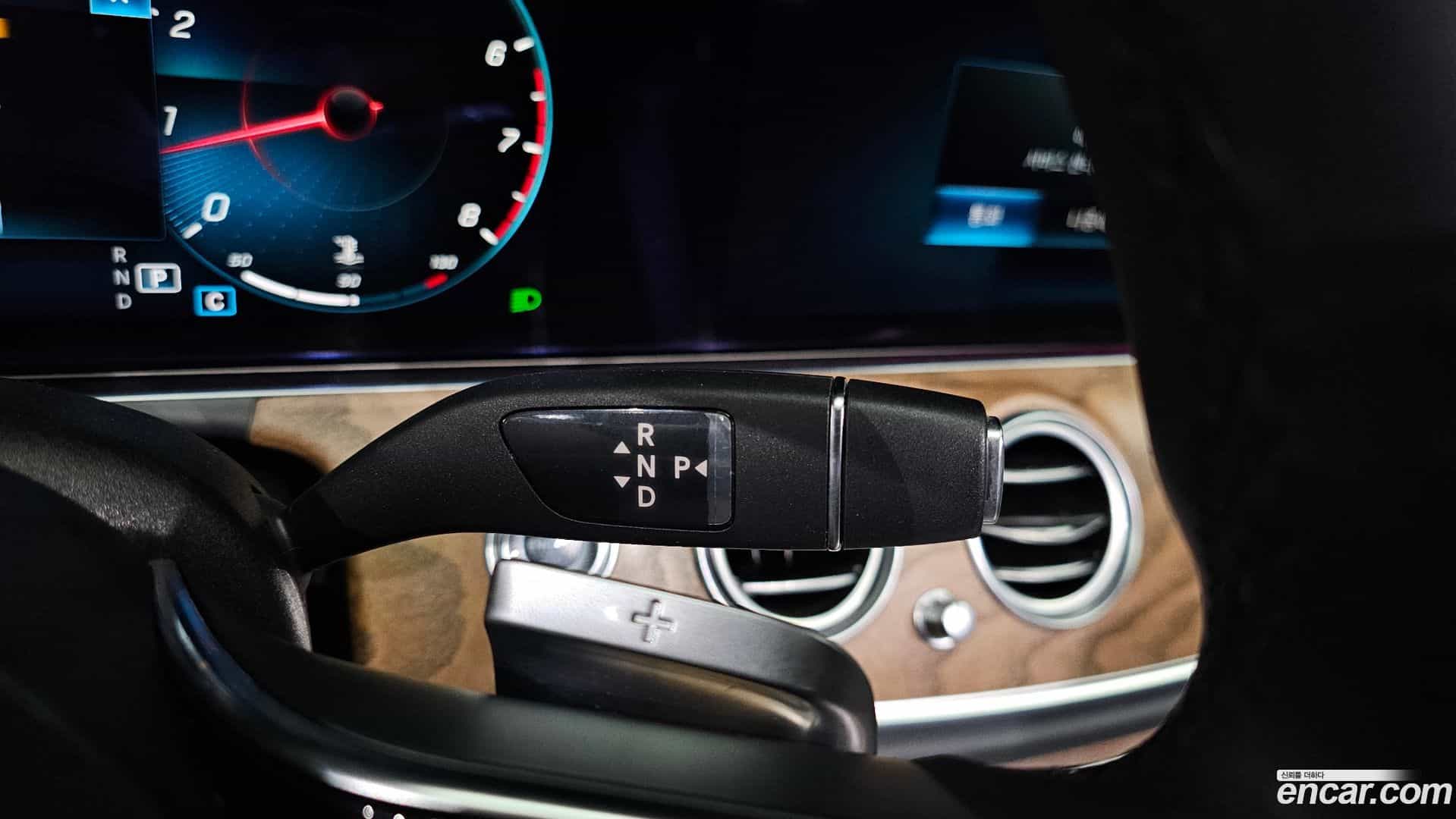 E-Class Mercedes-Benz 2023.8-INNER-9
