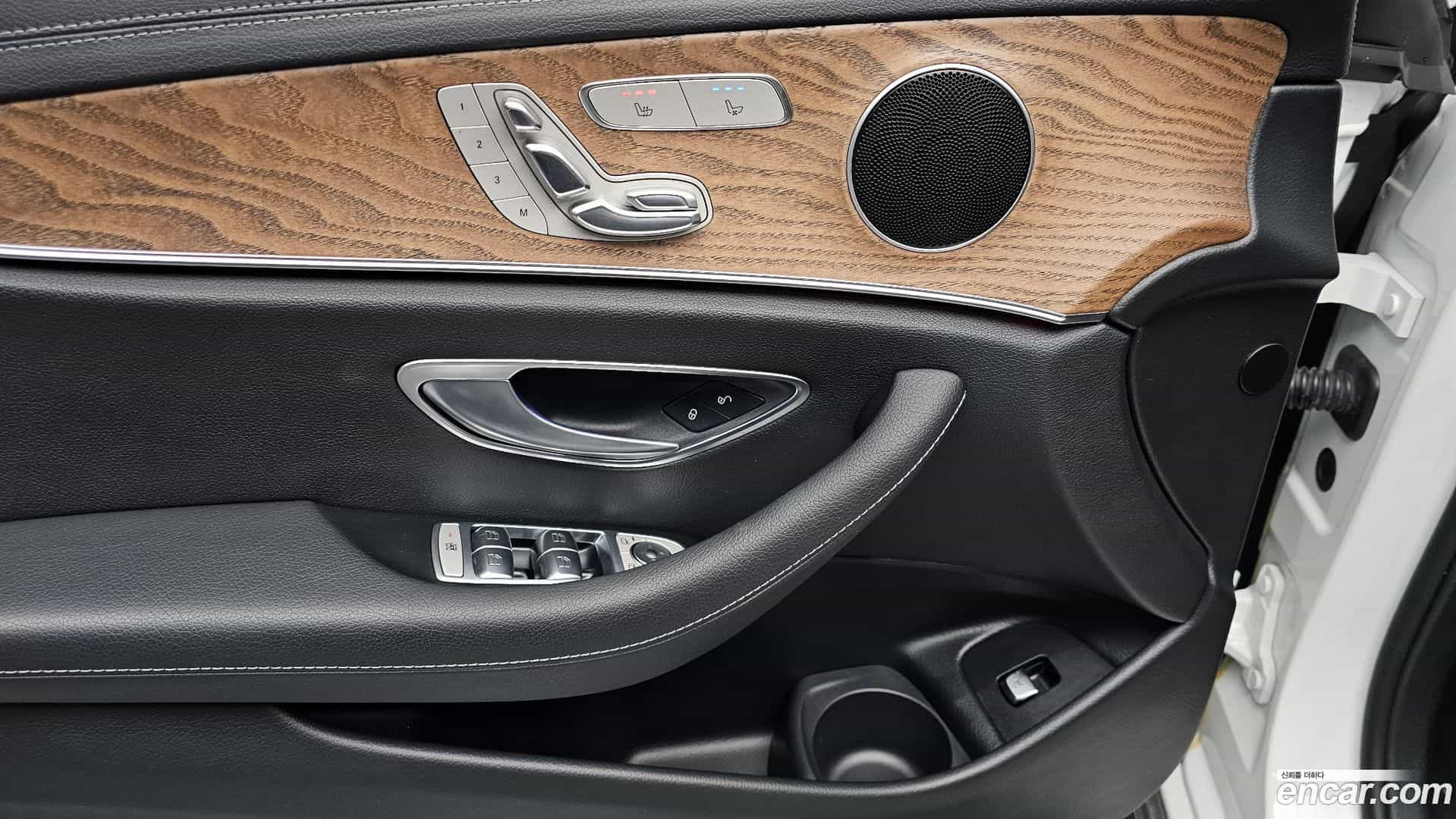 E-Class Mercedes-Benz 2023.8-OPTION-19