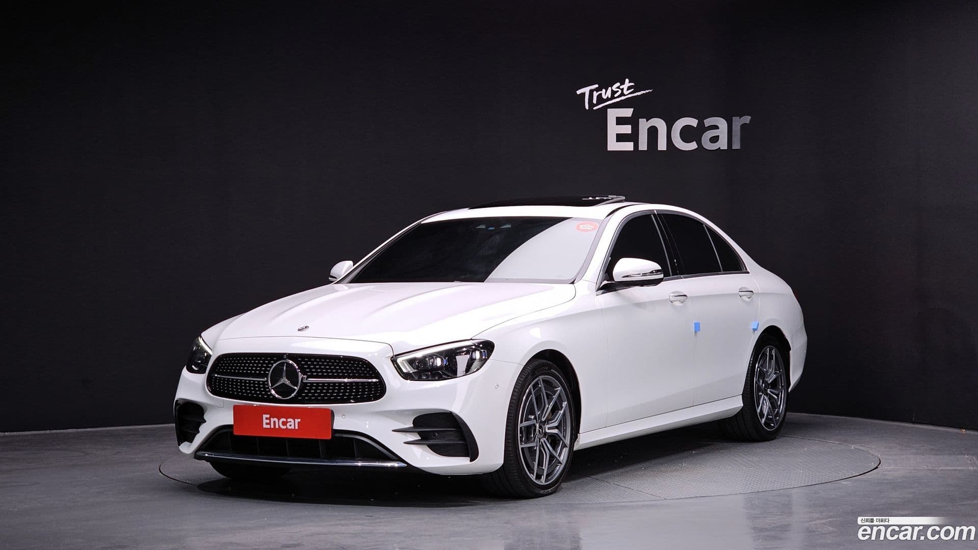 Main__Slider__Photo:E-Class Mercedes-Benz 2022.11-0