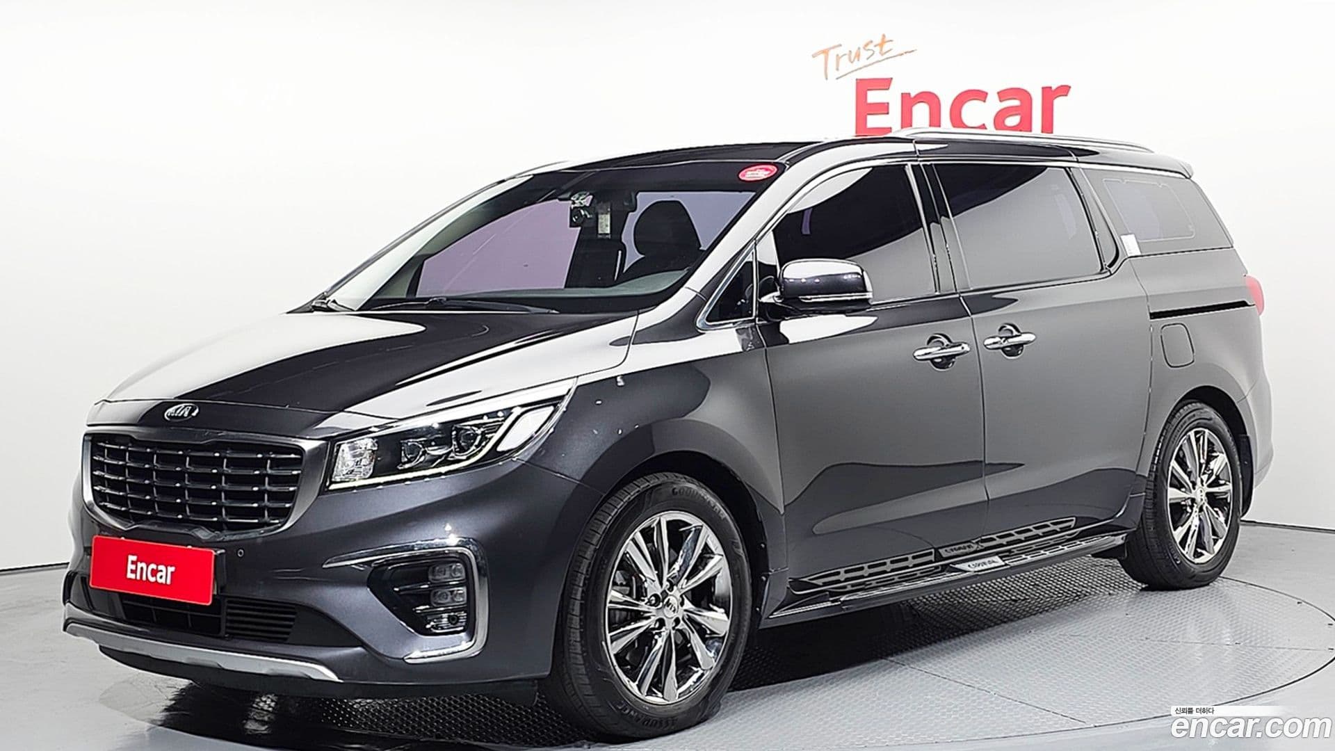 Main__Slider__Photo:Canival Kia 2018.6-0
