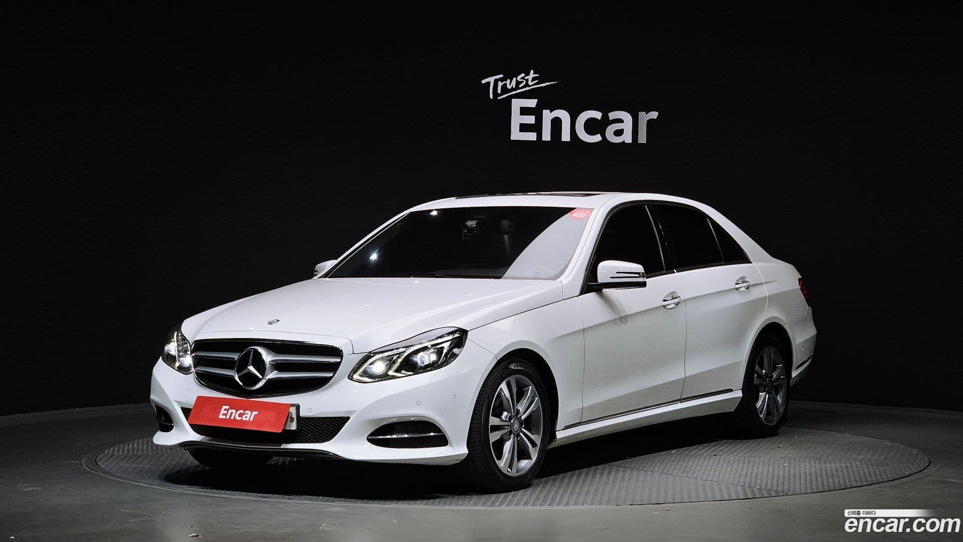 Main__Slider__Photo:E-Class Mercedes-Benz 2015.9-0