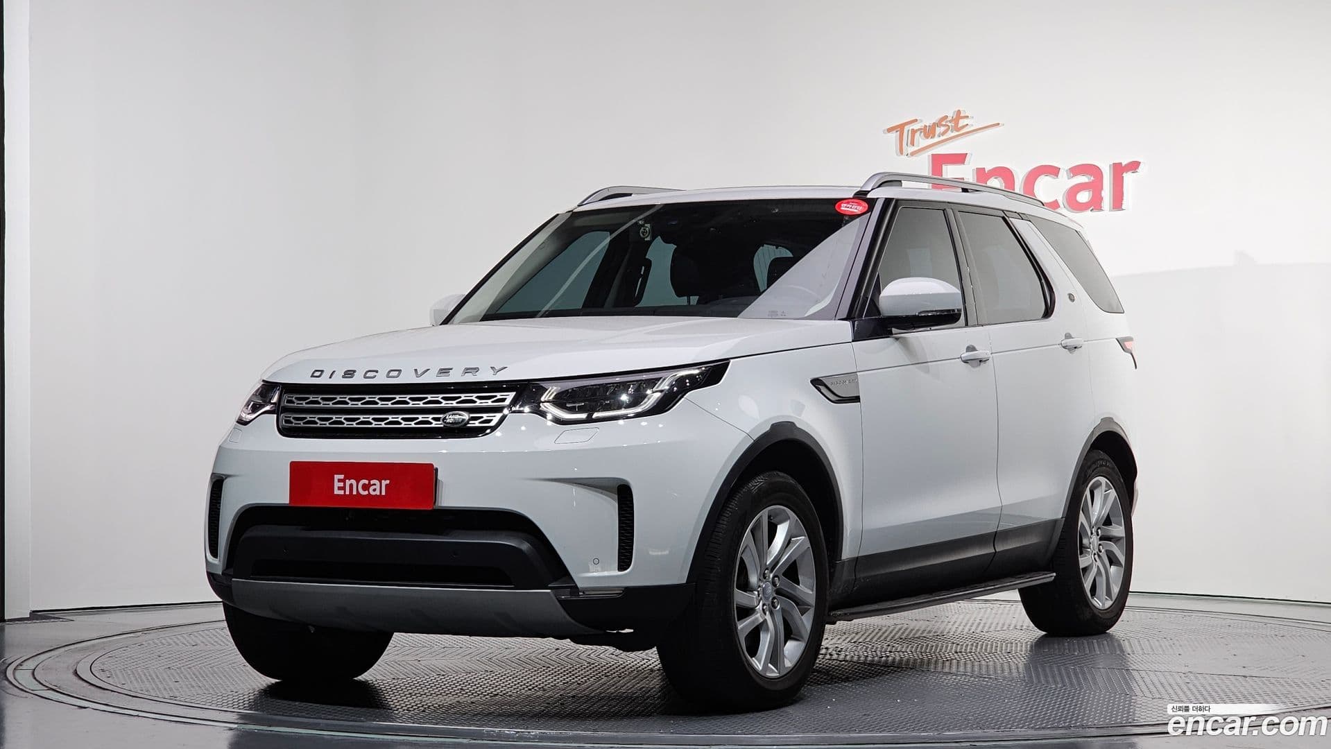 Main__Slider__Photo:Discovery Land Rover 2017.10-0