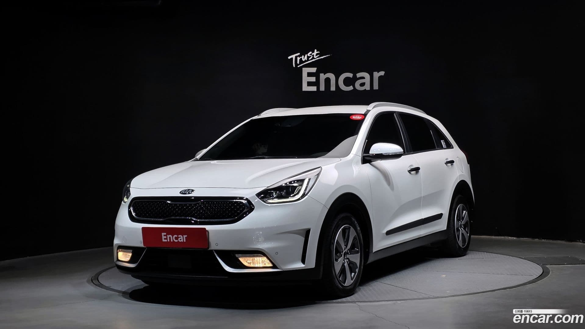 Main__Slider__Photo:Niro Kia 2018.2-0