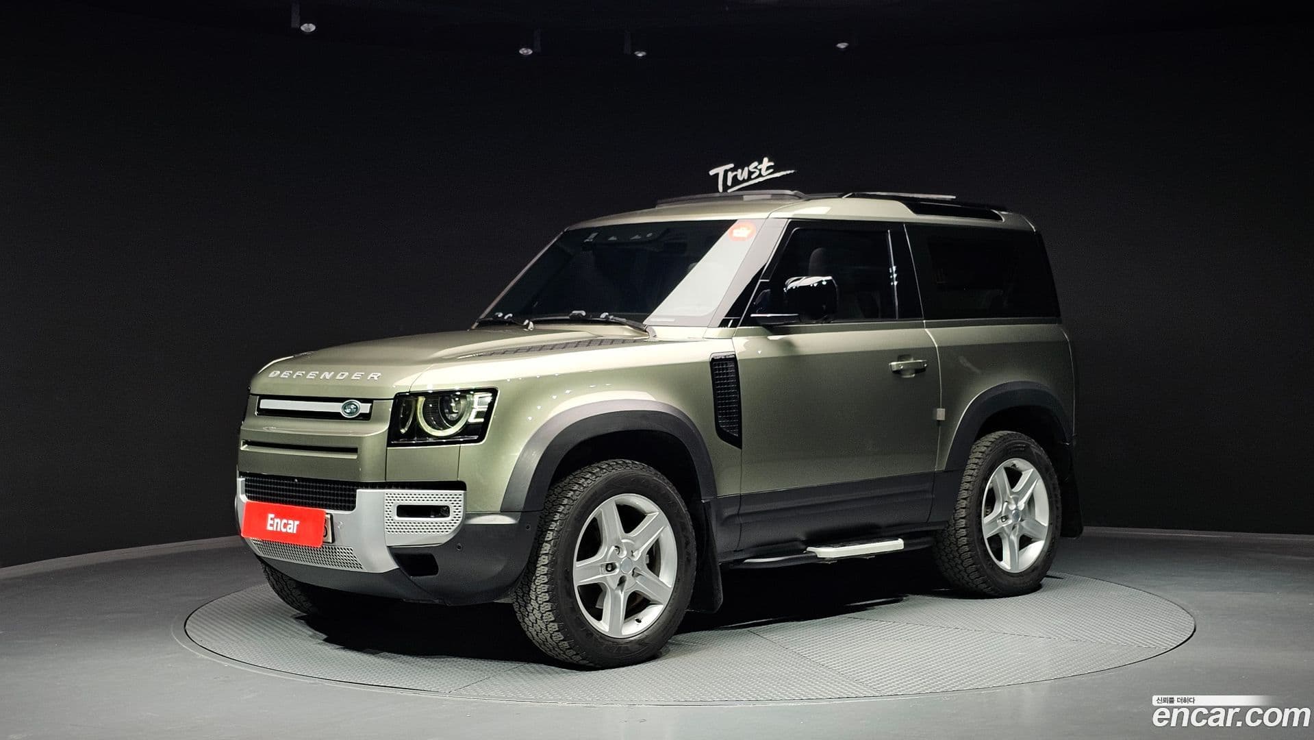 Main__Slider__Photo:Defender Land Rover 2021.8-0