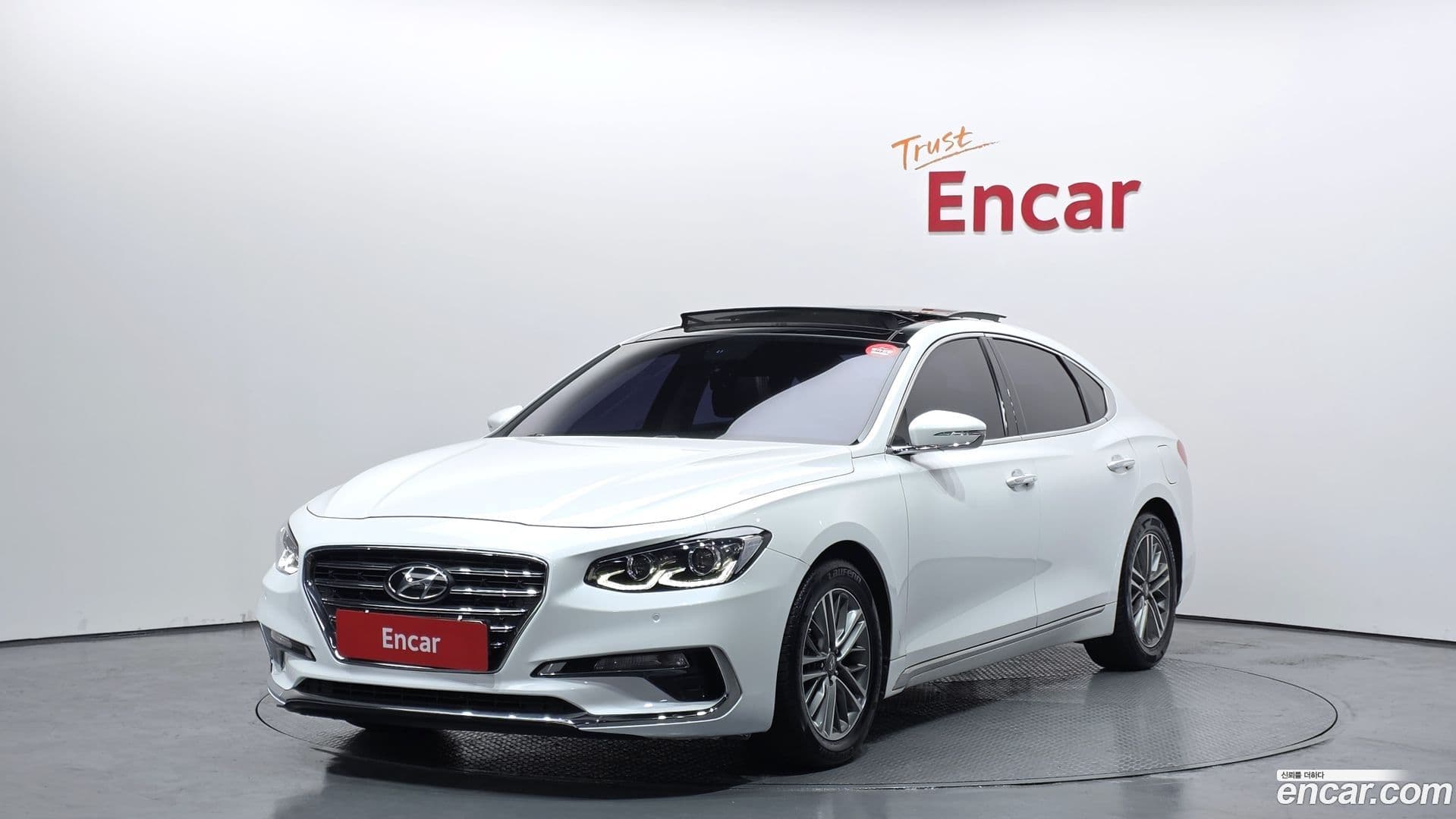 Main__Slider__Photo:Grandeur Hyundai 2018.10-0