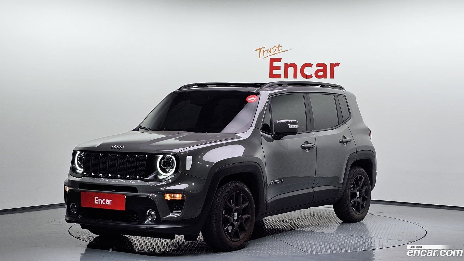 Main__Slider__Photo:Renegade Jeep 2020.11-0