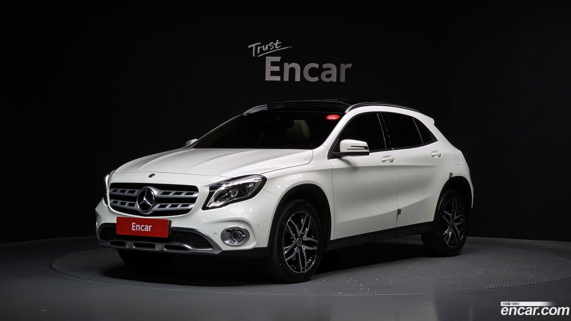 Main__Slider__Photo:GLA-Class Mercedes-Benz 2018.8-0