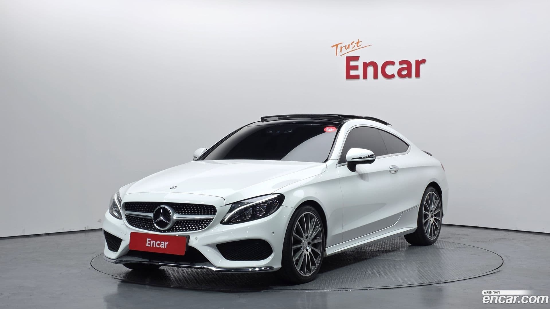 Main__Slider__Photo:C-Class Mercedes-Benz 2016.4-0