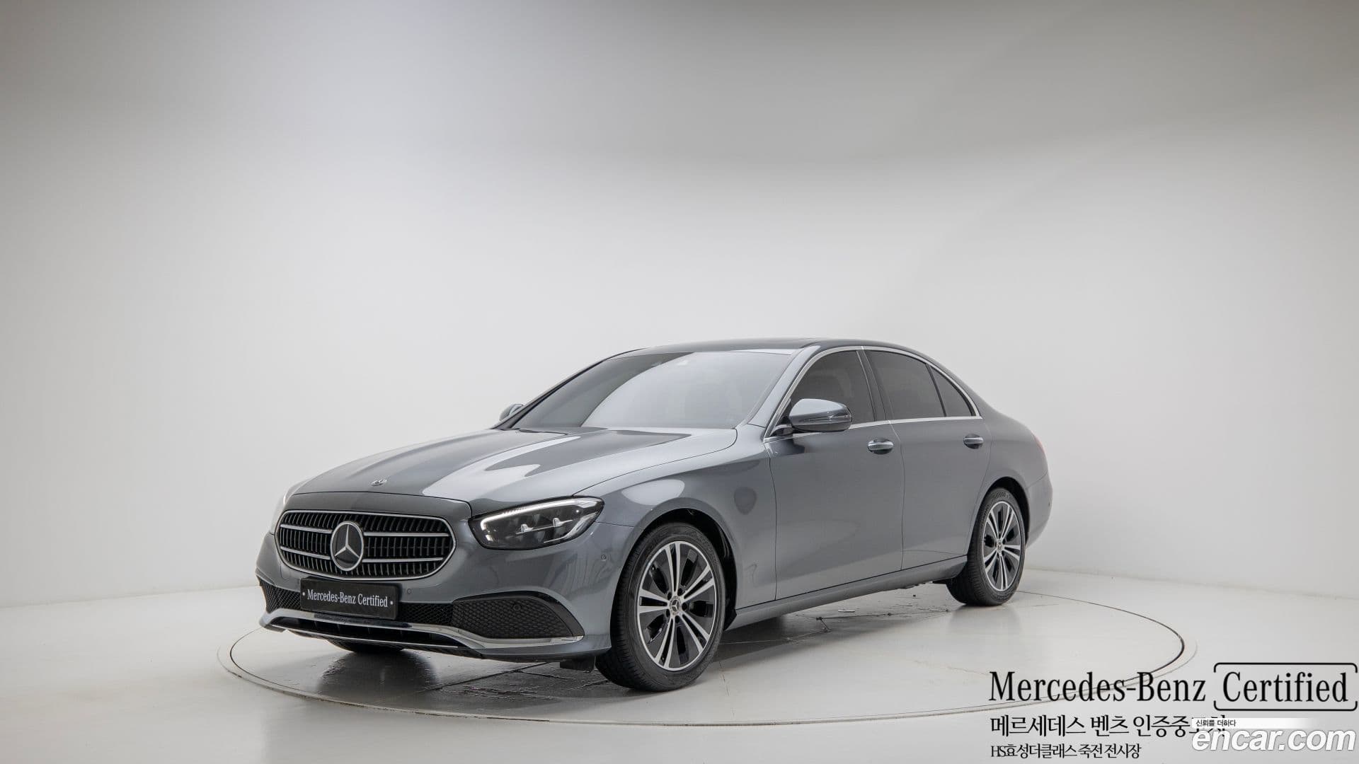 Main__Slider__Photo:E-Class Mercedes-Benz 2020.10-0