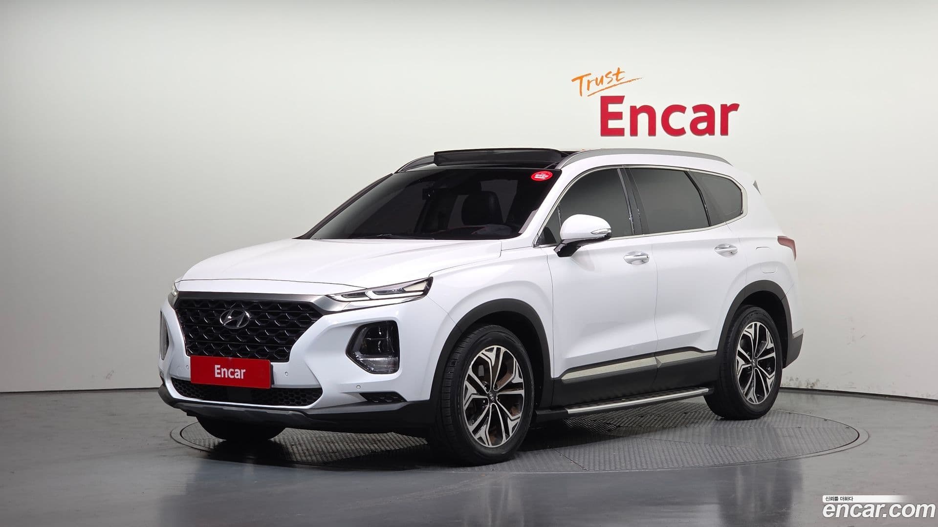 Main__Slider__Photo:Santafe Hyundai 2018.8-0