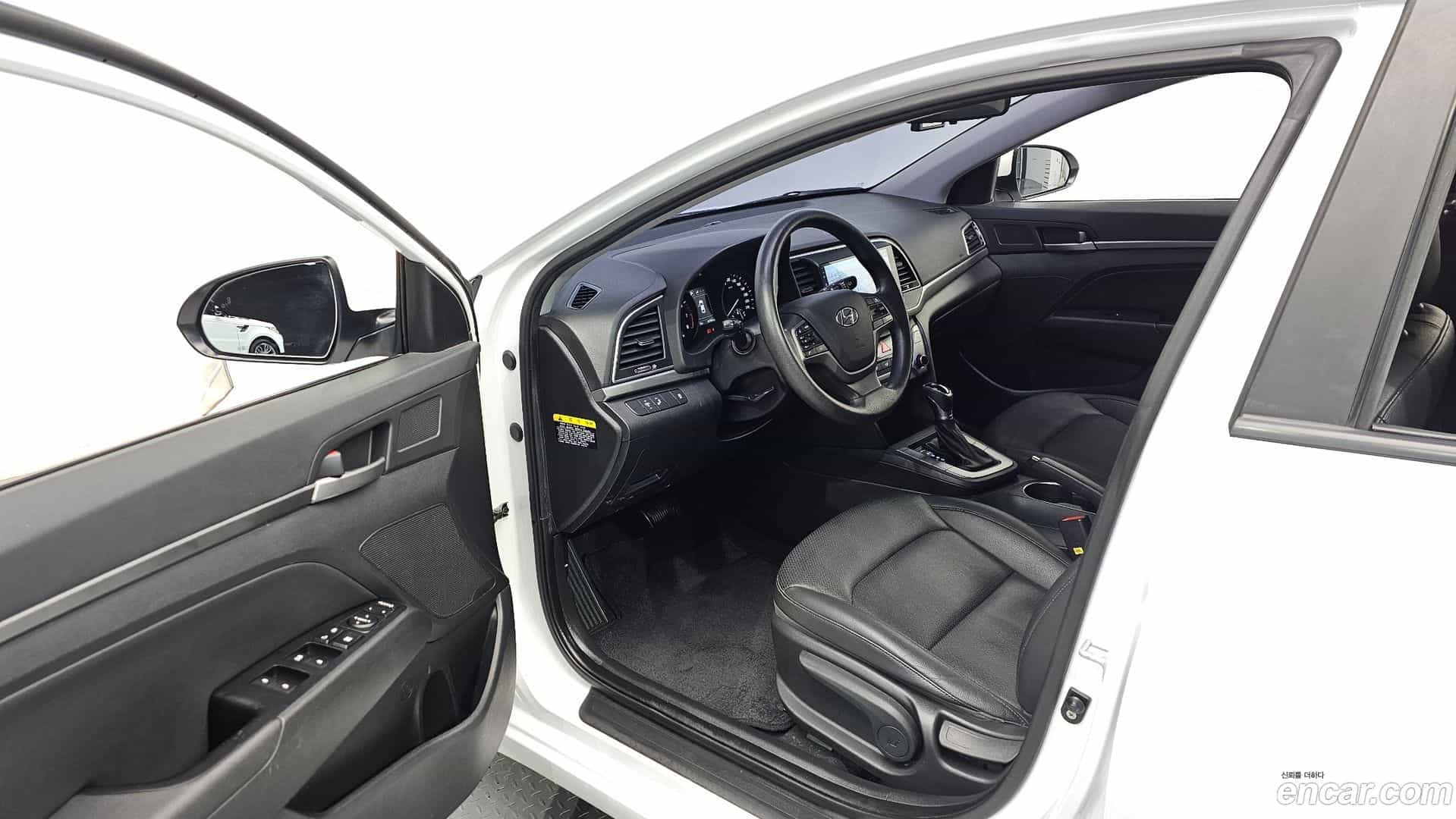 AVANTE Hyundai 2018.0-OPTION-15