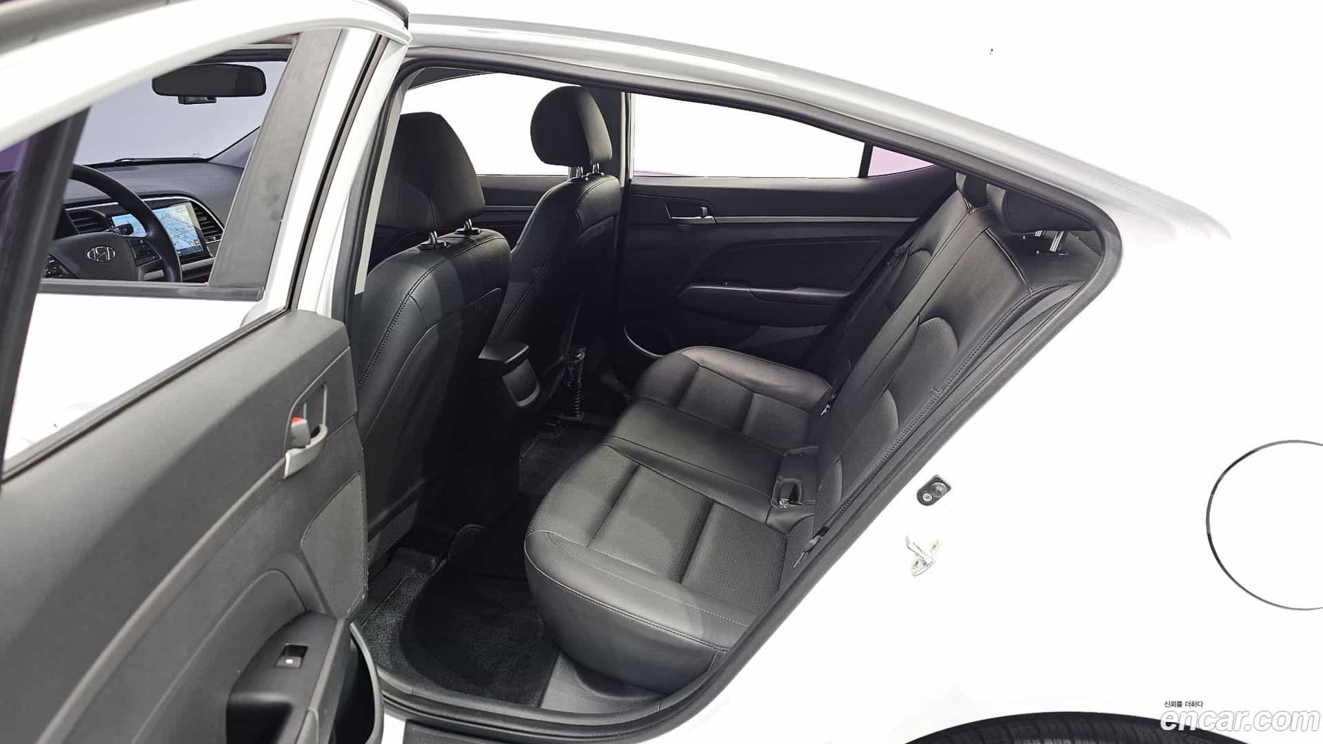 AVANTE Hyundai 2018.0-OPTION-23
