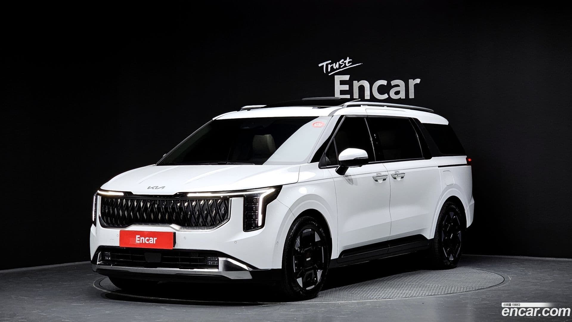 Main__Slider__Photo:Canival Kia 2024.8-0