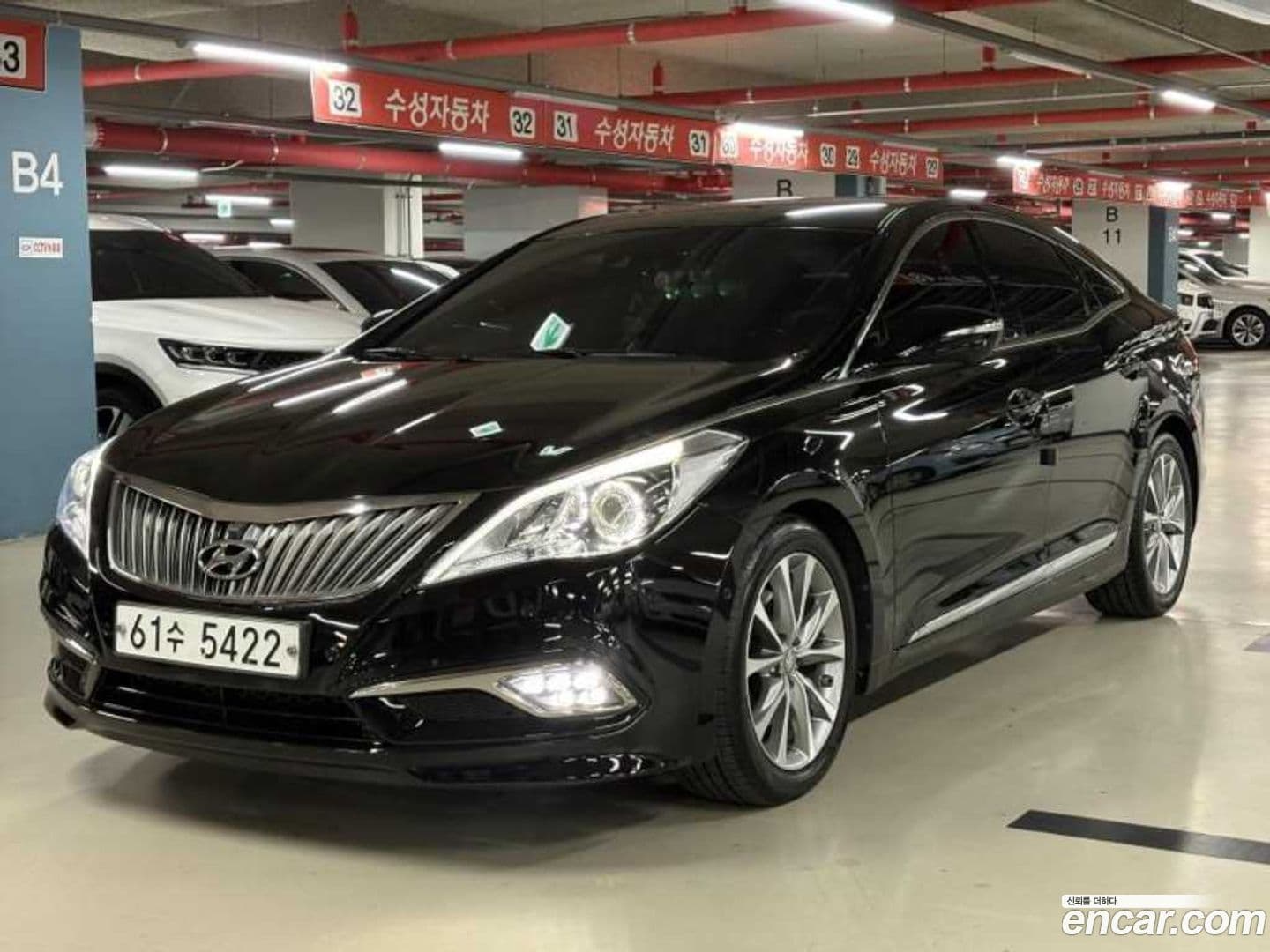 Main__Slider__Photo:Grandeur Hyundai 2015.3-0
