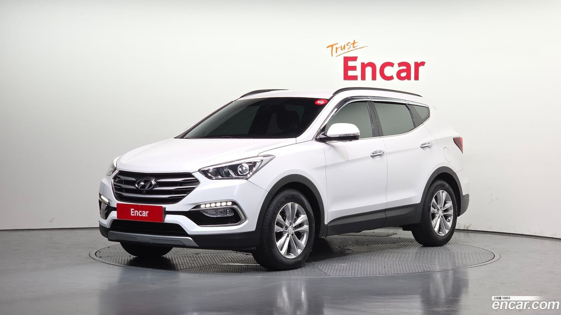 Main__Slider__Photo:Santafe Hyundai 2015.8-0