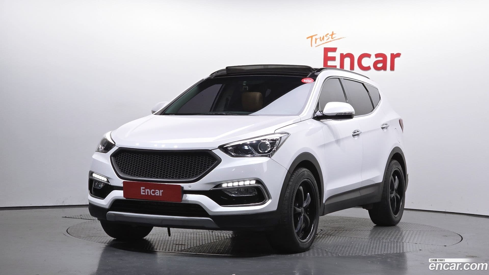 Main__Slider__Photo:Santafe Hyundai 2017.7-0