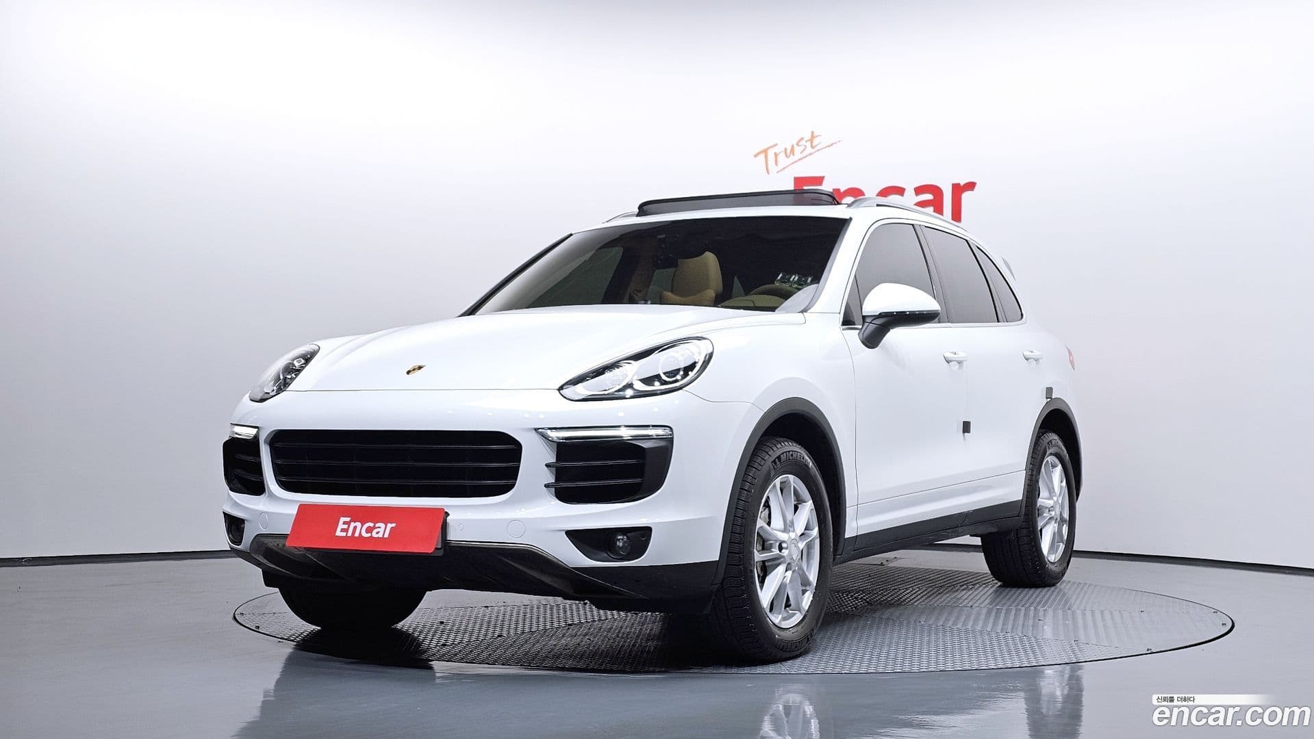 Main__Slider__Photo:Cayenne Porsche 2015.4-0