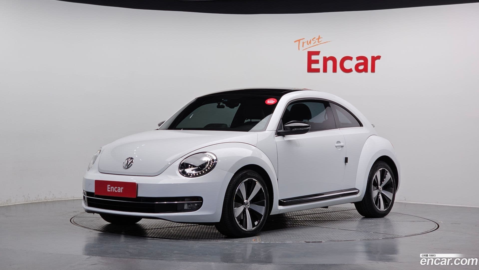 Main__Slider__Photo:Beatle Volkswagen 2014.2-0