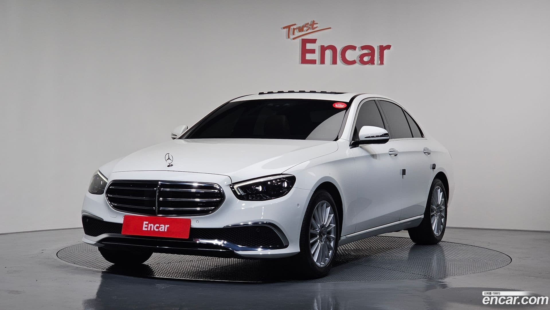 Main__Slider__Photo:E-Class Mercedes-Benz 2021.6-0