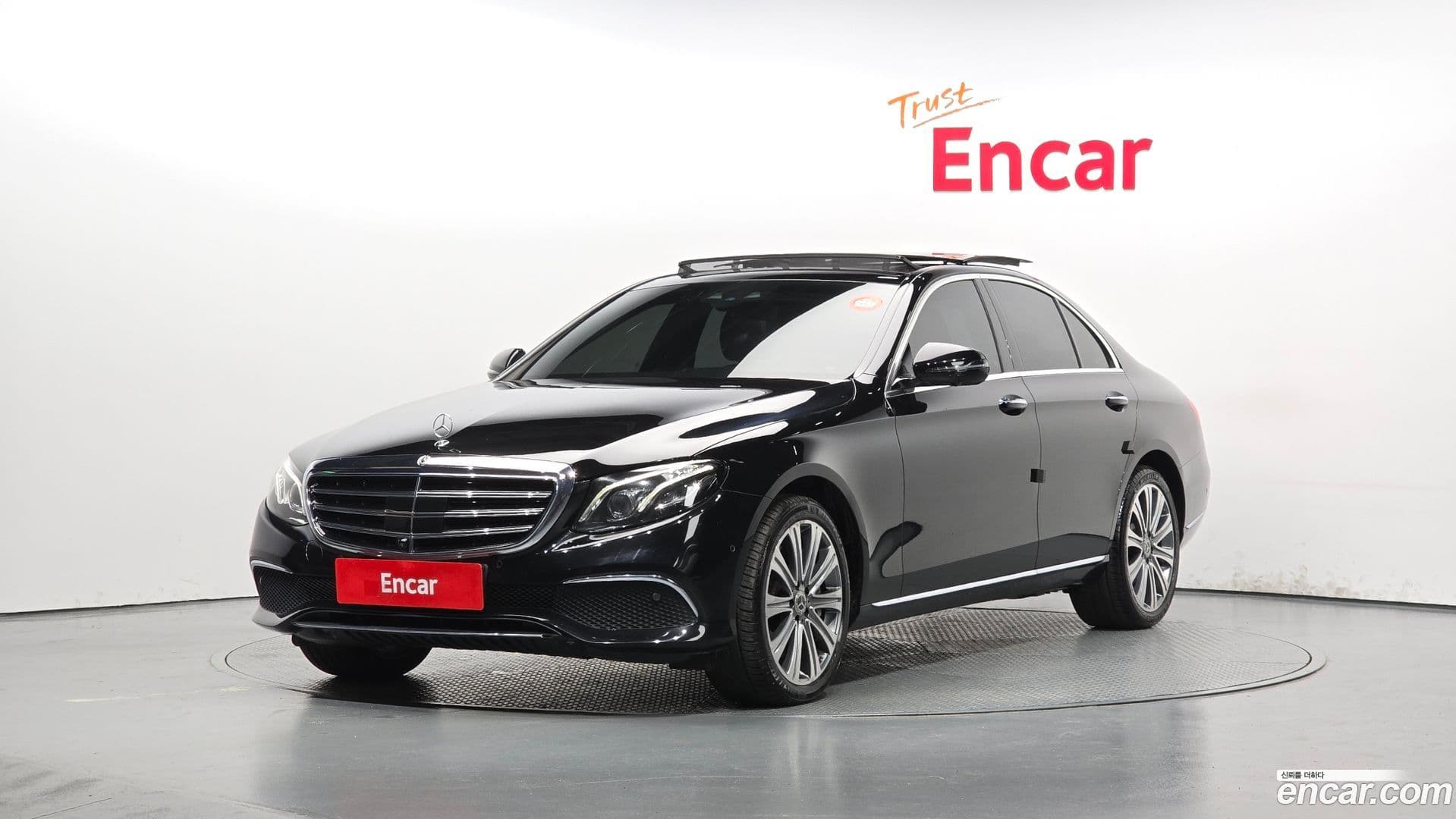 Main__Slider__Photo:E-Class Mercedes-Benz 2019.7-0
