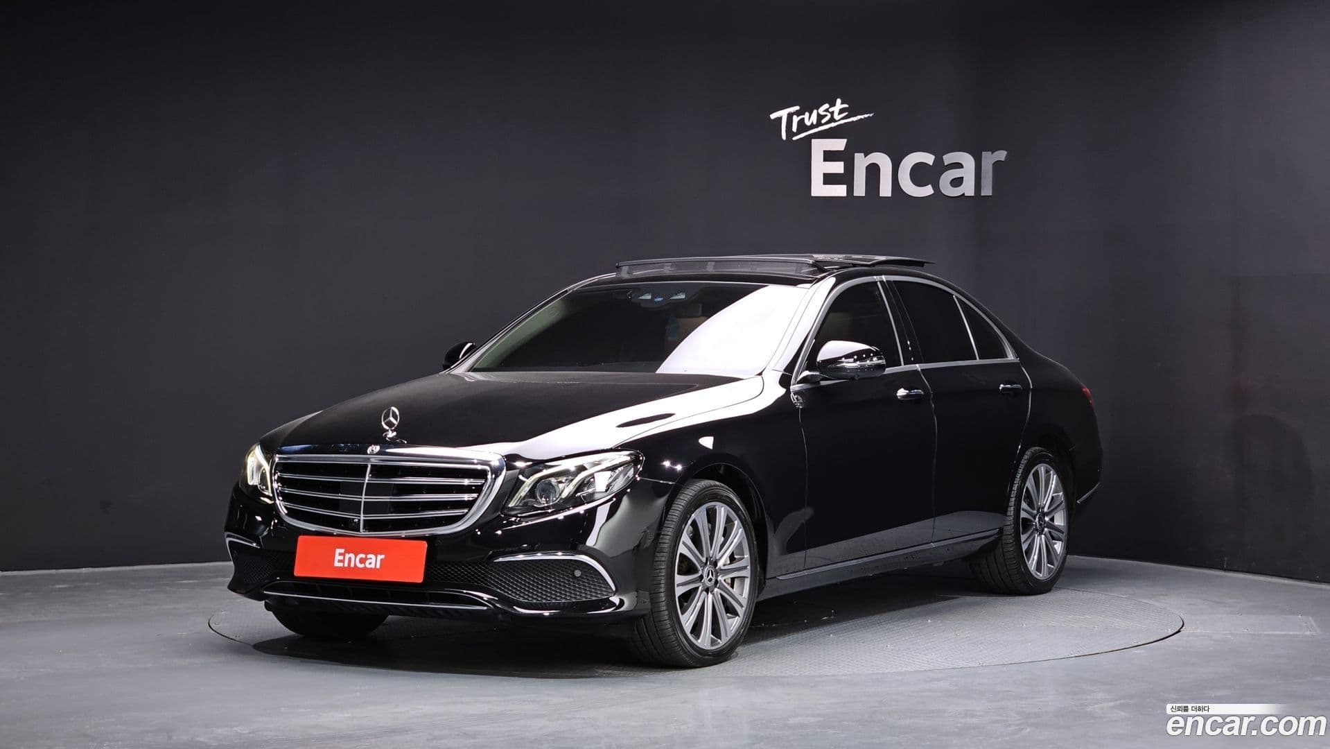 Main__Slider__Photo:E-Class Mercedes-Benz 2017.5-0