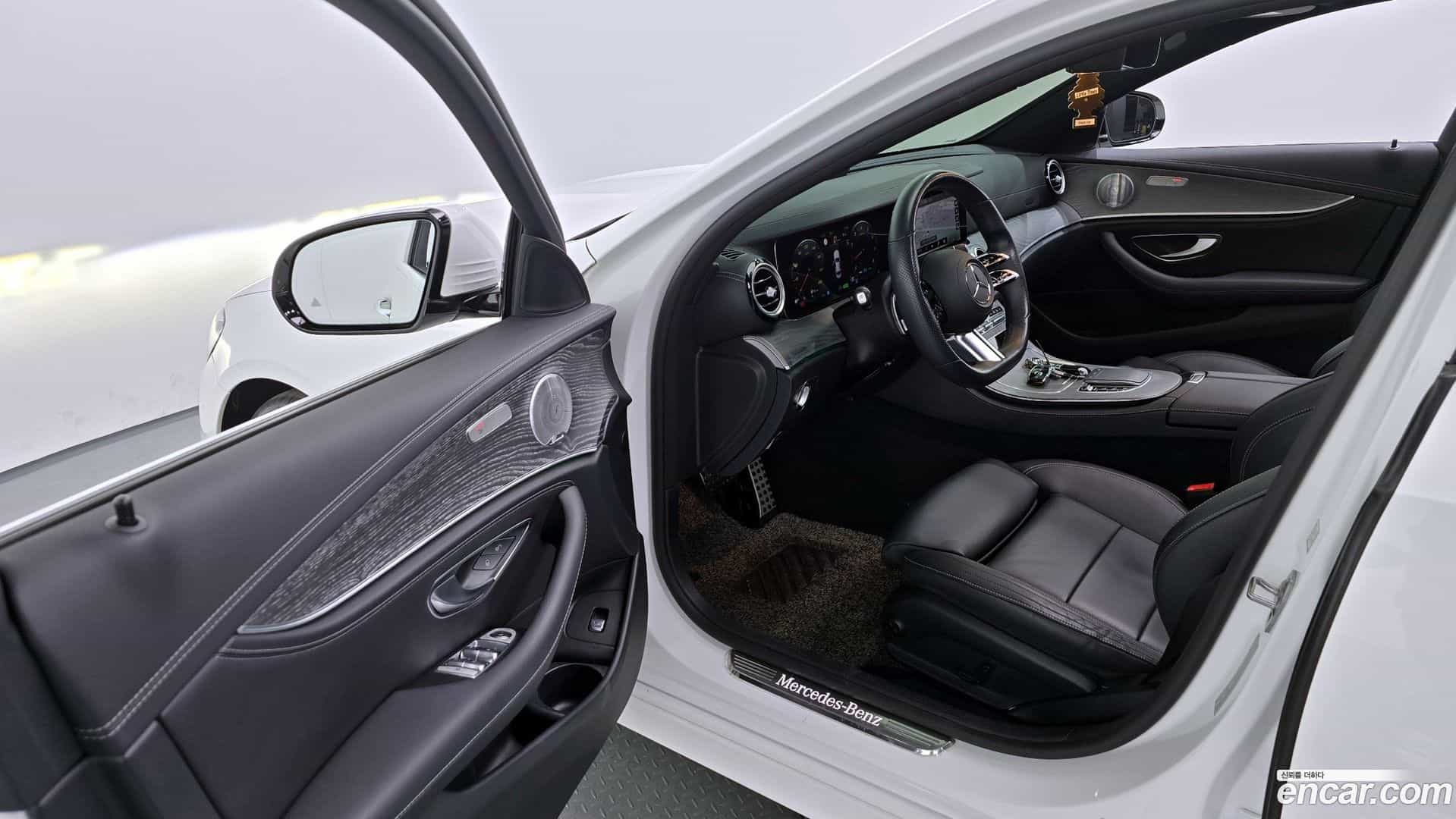 E-Class Mercedes-Benz 2021.0-INNER-010