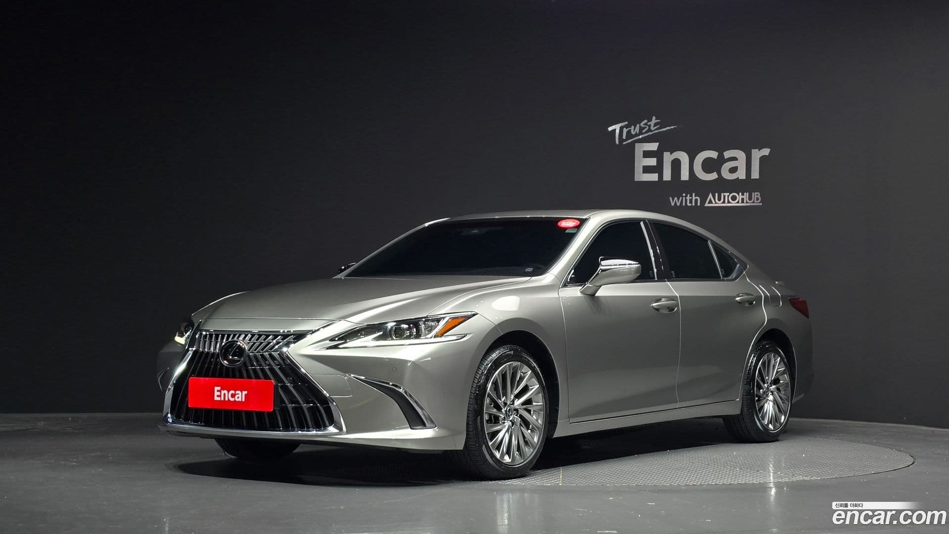 Main__Slider__Photo:ES Lexus 2024.8-0