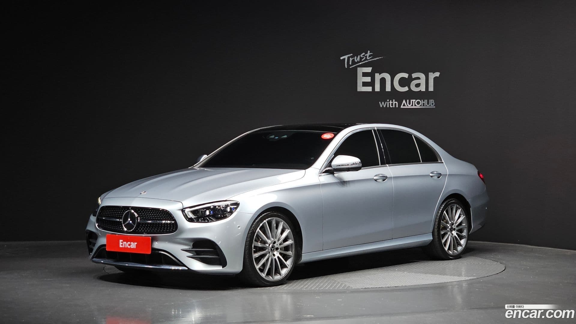 Main__Slider__Photo:E-Class Mercedes-Benz 2022.4-0
