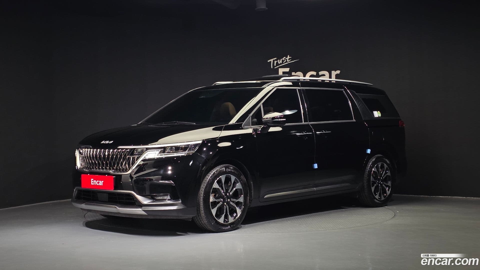 Main__Slider__Photo:Canival Kia 2022.9-0
