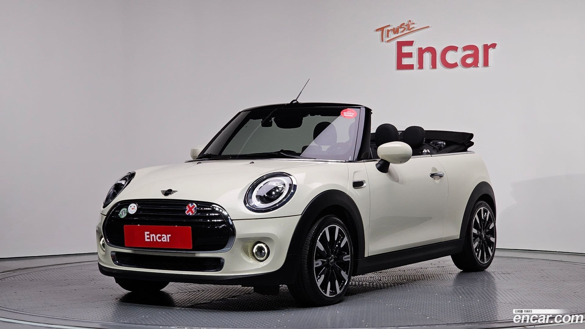 Main__Slider__Photo:Cooper Convertible Mini 2020.11-0