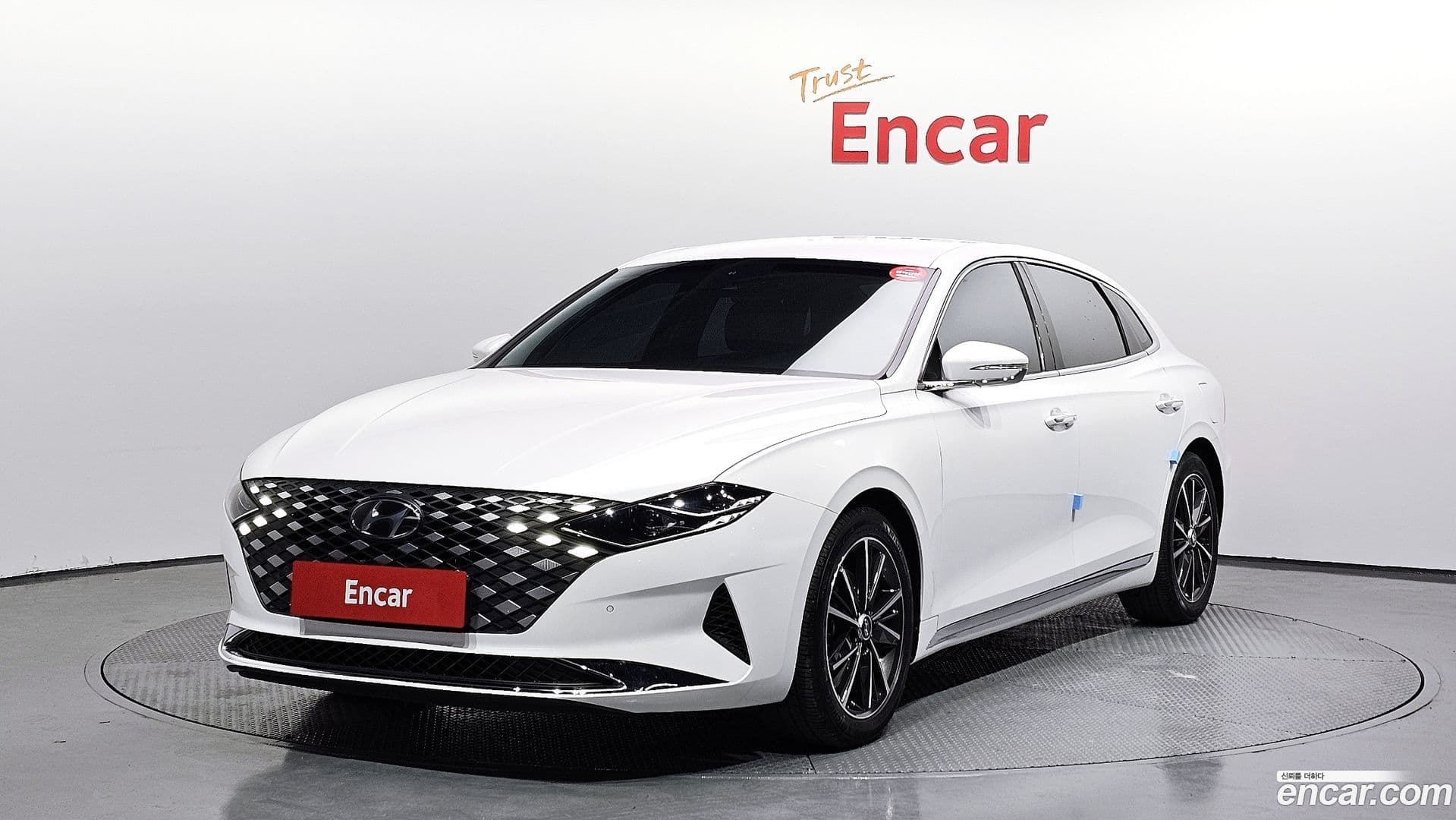 Main__Slider__Photo:Grandeur Hyundai 2020.10-0