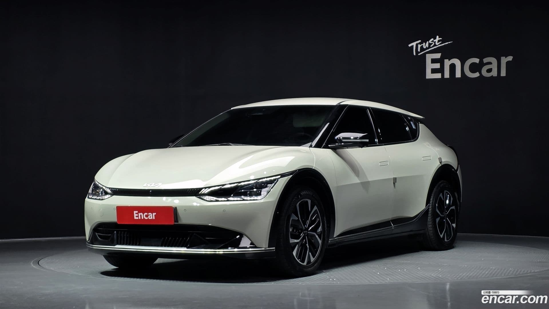 Main__Slider__Photo:EV6 Kia 2021.10-0