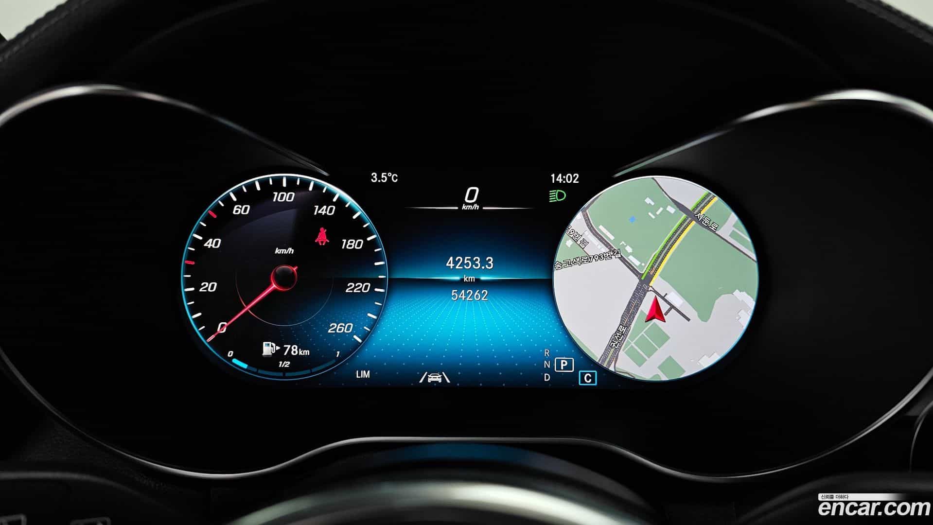 GLC-Class Mercedes-Benz 2020.1-INNER-008