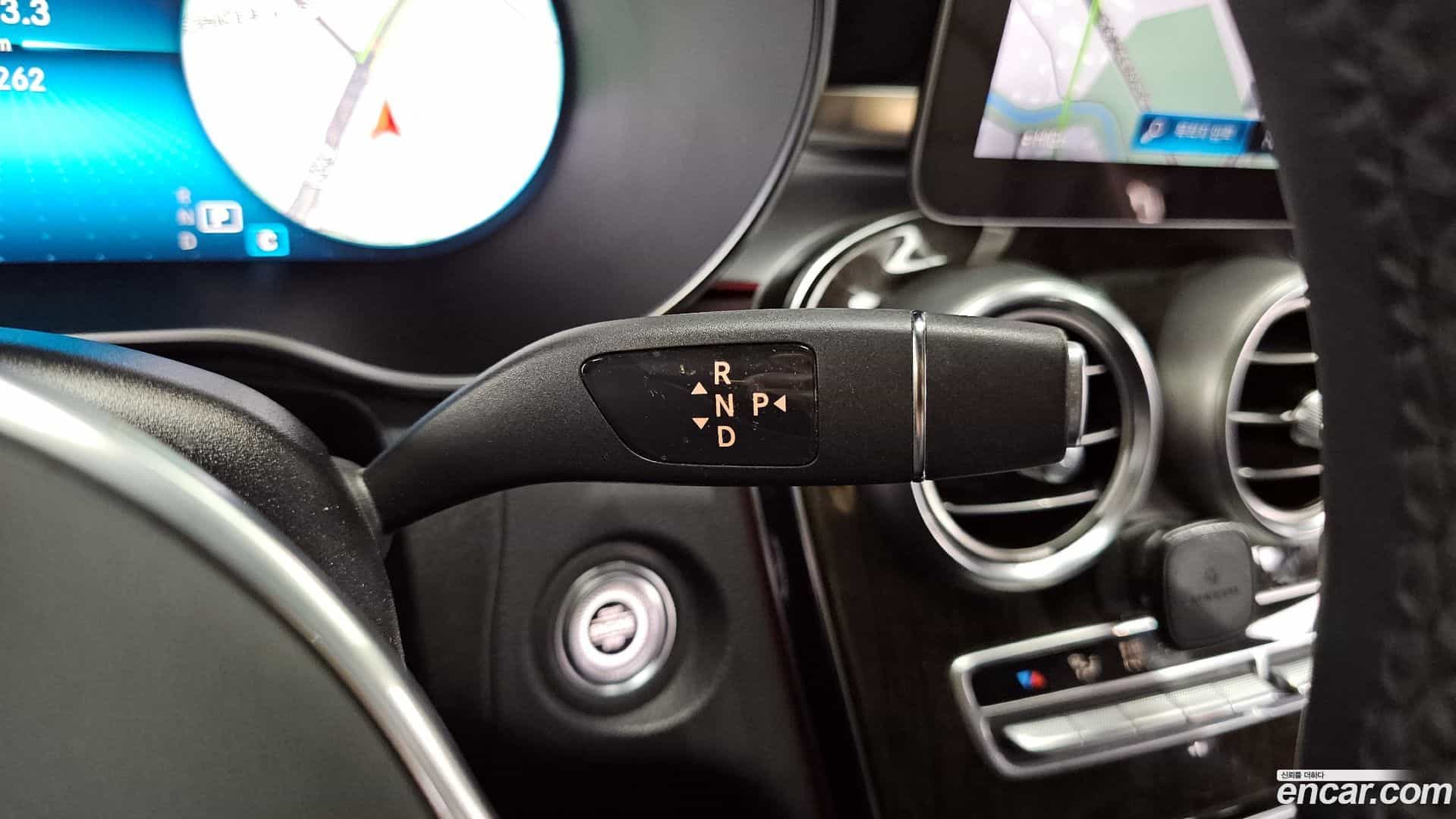 GLC-Class Mercedes-Benz 2020.1-INNER-009