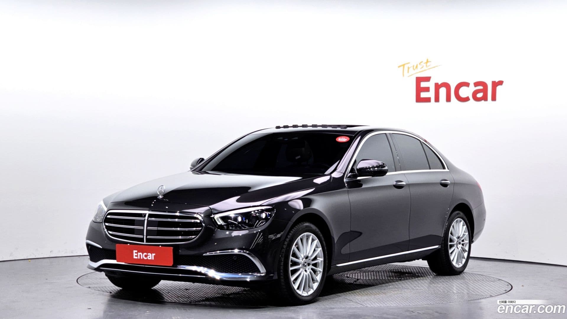 Main__Slider__Photo:E-Class Mercedes-Benz 2021.11-0