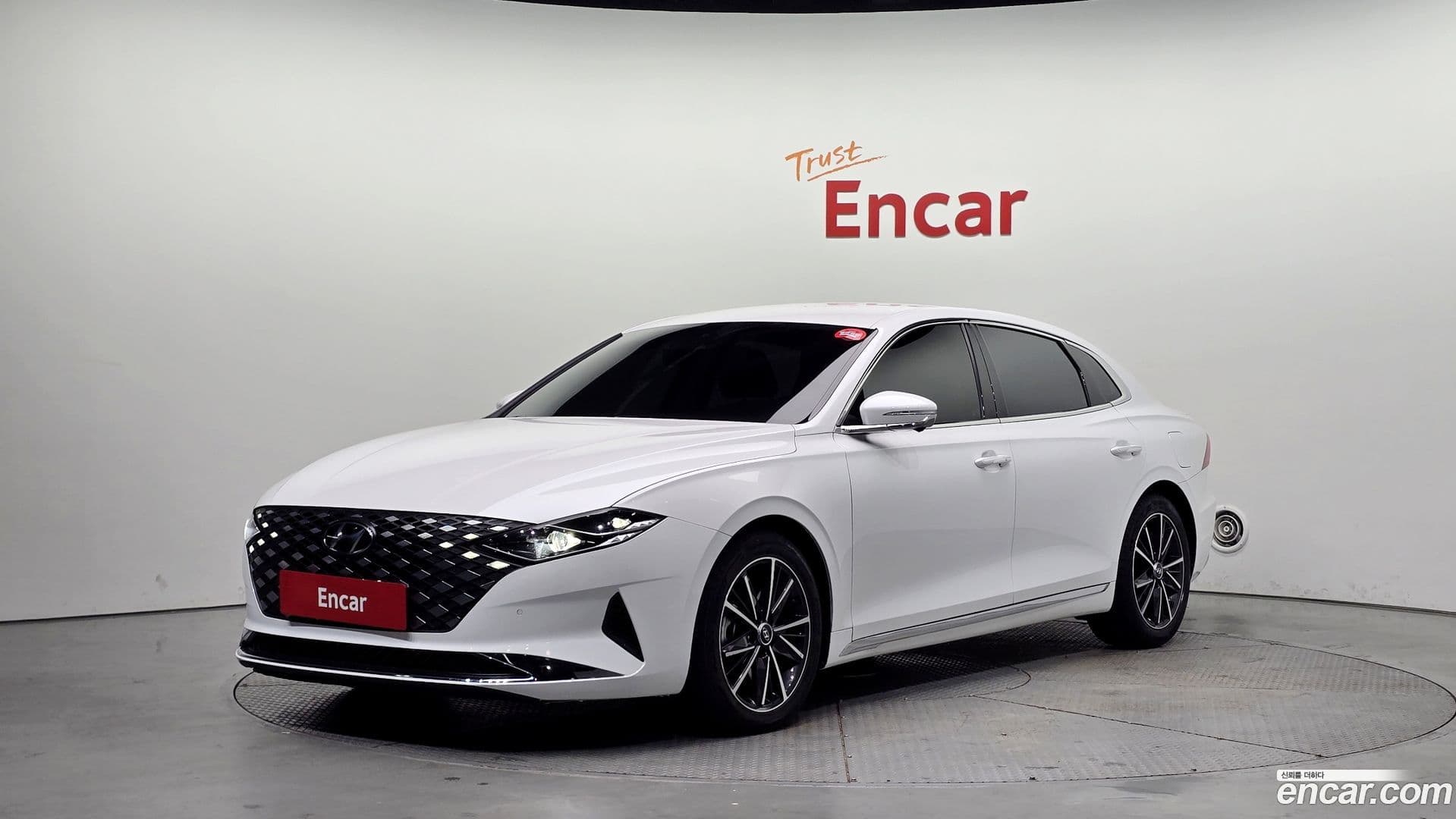 Main__Slider__Photo:Grandeur Hyundai 2020.10-0