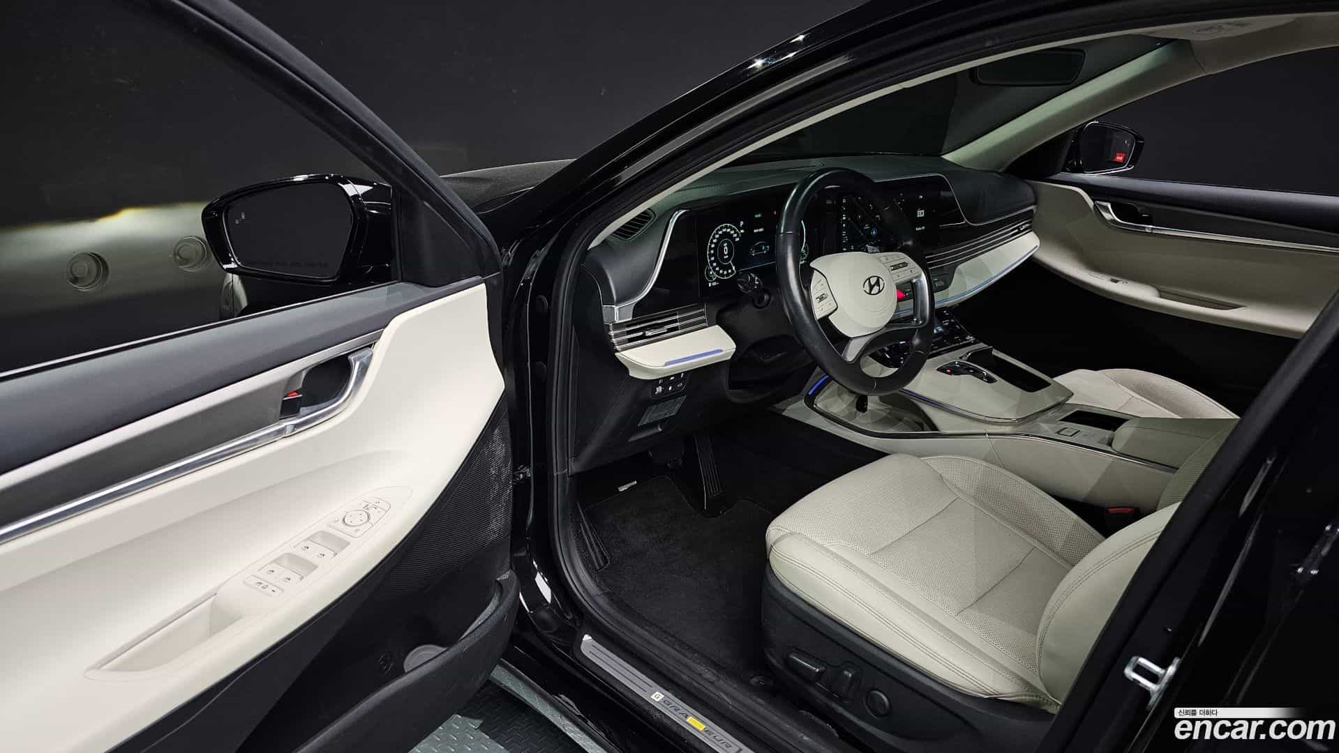 Grandeur Hyundai 2021.8-OPTION-015