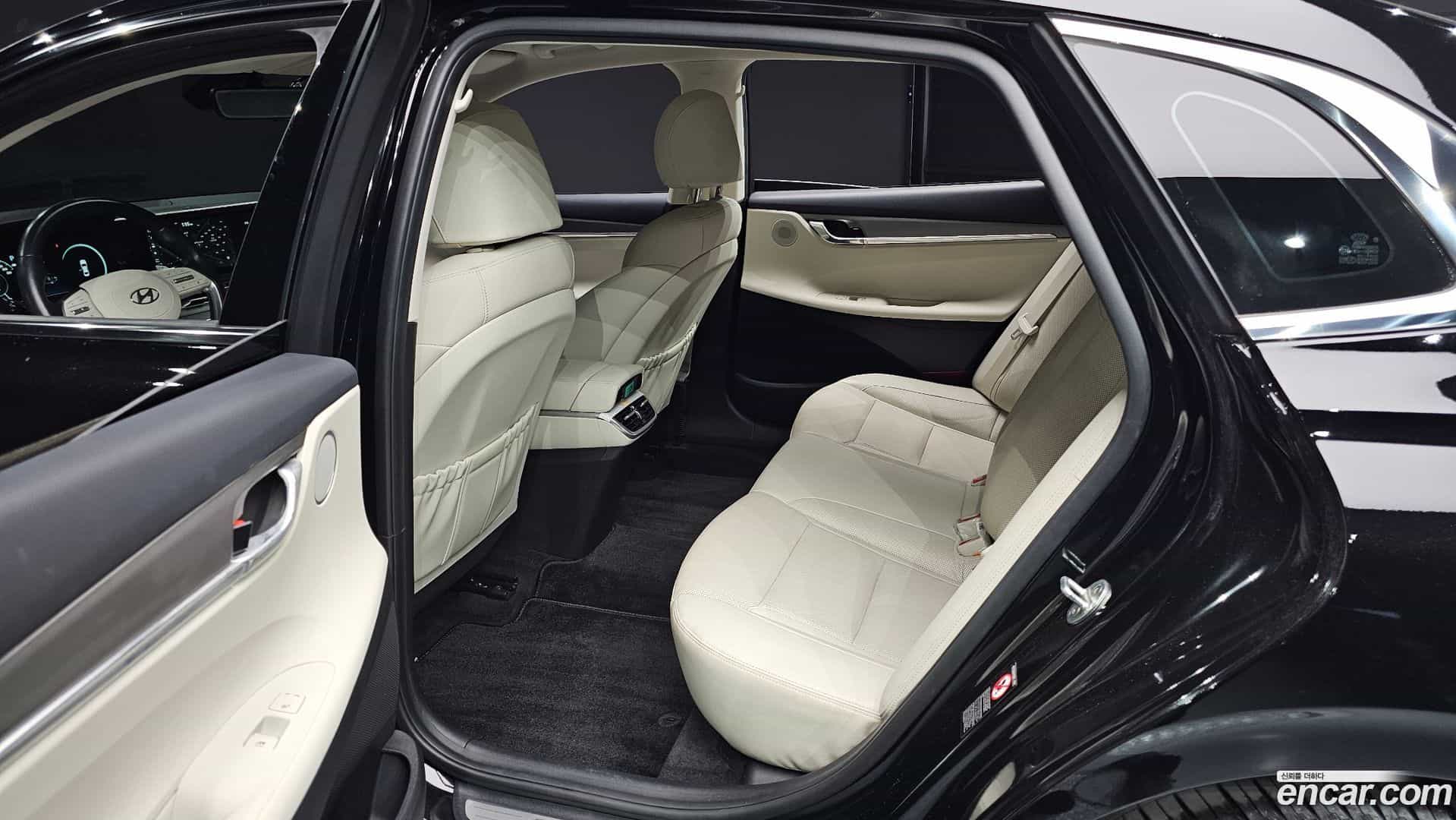 Grandeur Hyundai 2021.8-OPTION-016