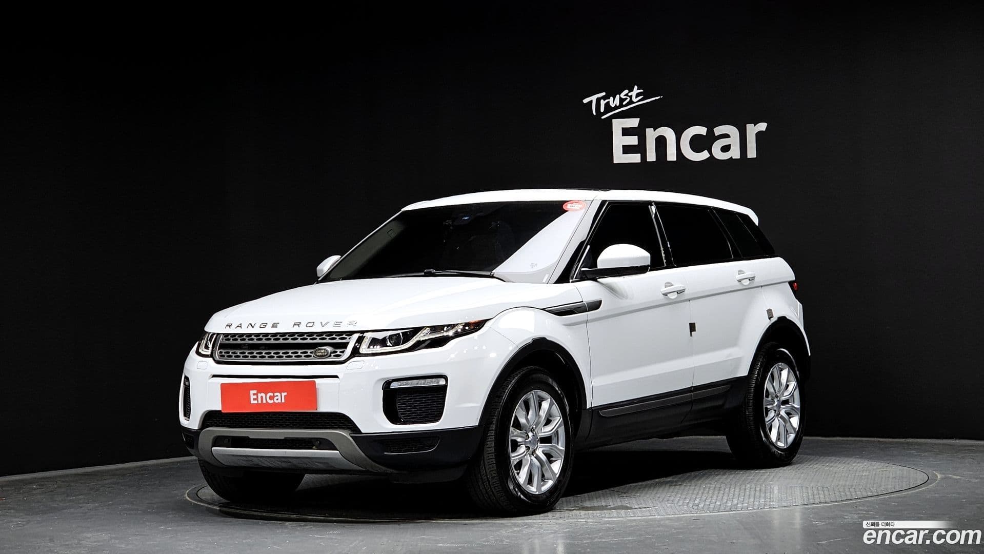 Main__Slider__Photo:Range Rover Evoque Land Rover 2018.9-0