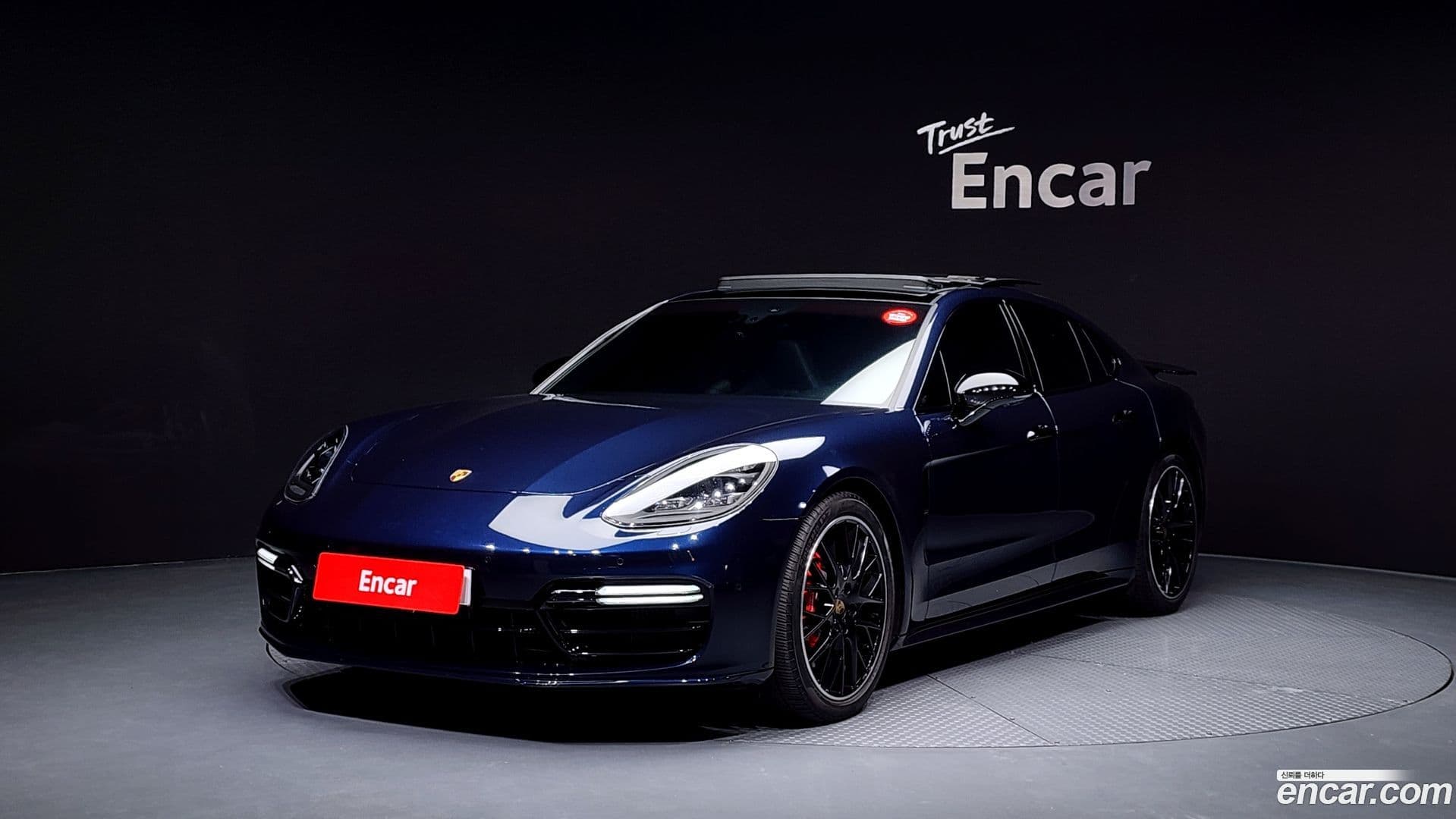 Main__Slider__Photo:Panamera Porsche 2019.8-0