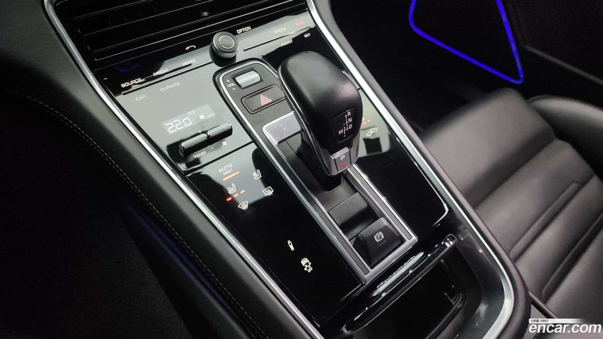 Panamera Porsche 2019.8-INNER-009
